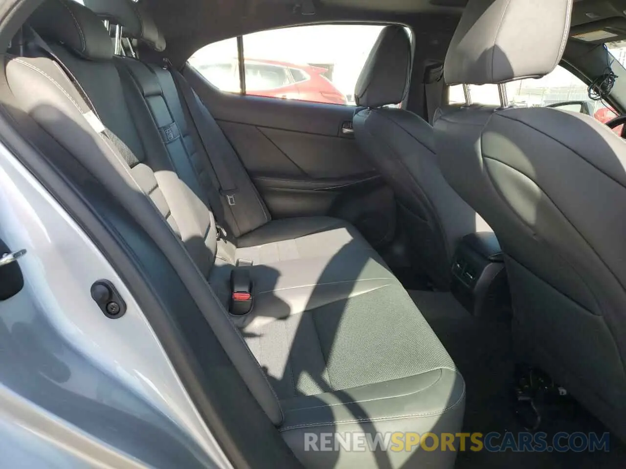 11 fotografías del automóvil dañado JTHGZ1B24R5072617 LEXUS IS 350 F S 2024
