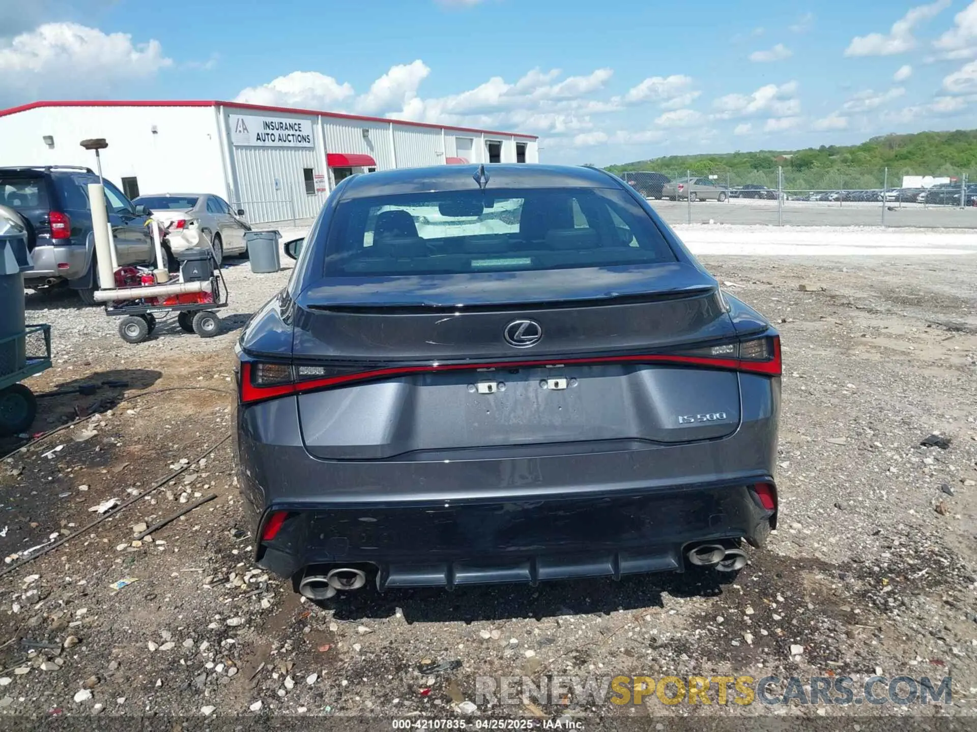 17 fotografías del automóvil dañado JTHAP1D21P5003423 LEXUS IS 500 2023