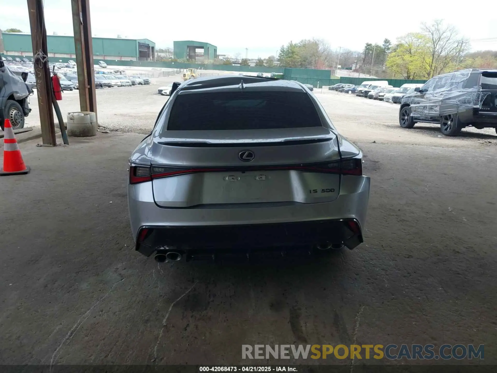 17 fotografías del automóvil dañado JTHAP1D22P5002345 LEXUS IS 500 2023