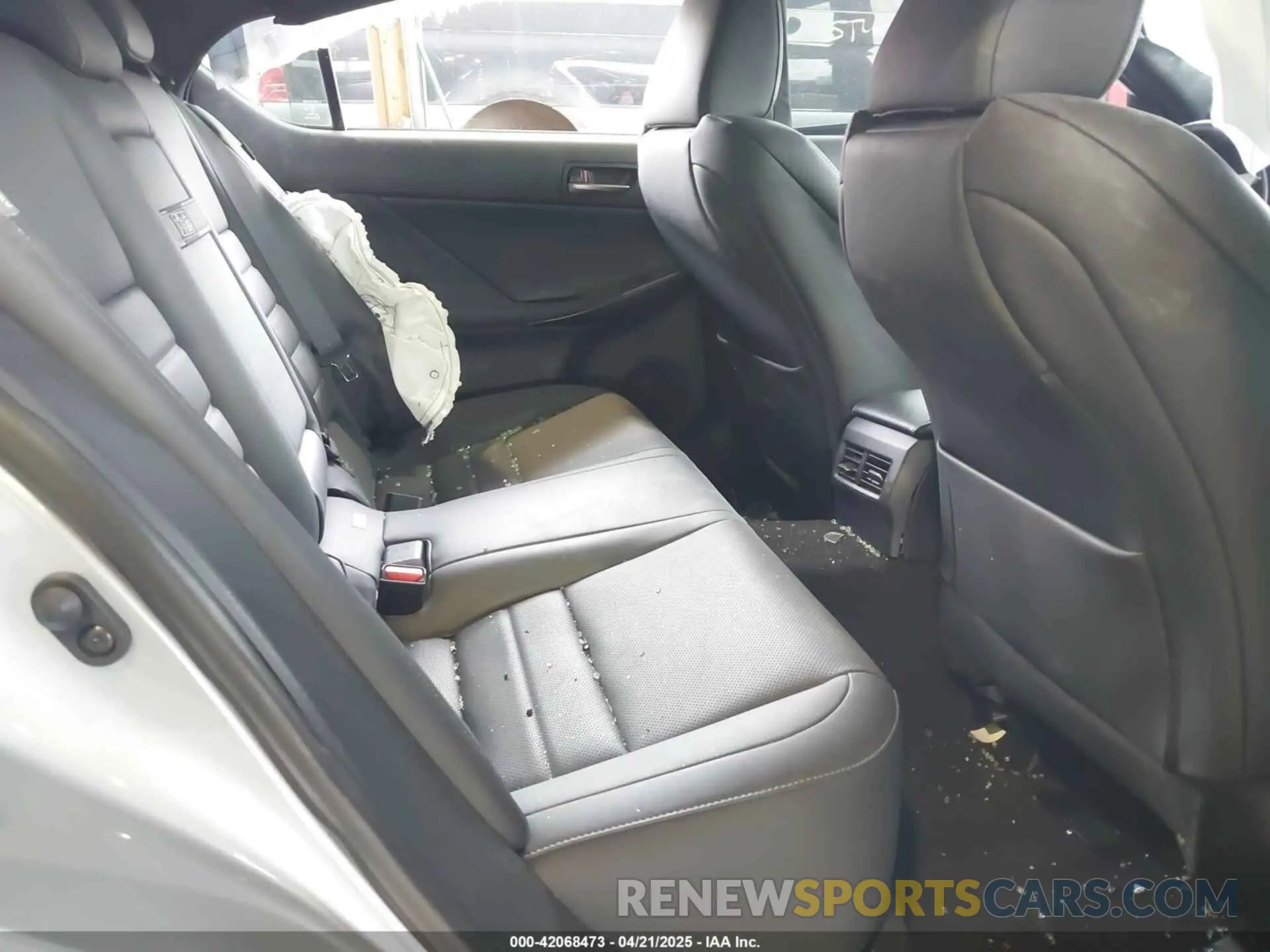8 fotografías del automóvil dañado JTHAP1D22P5002345 LEXUS IS 500 2023