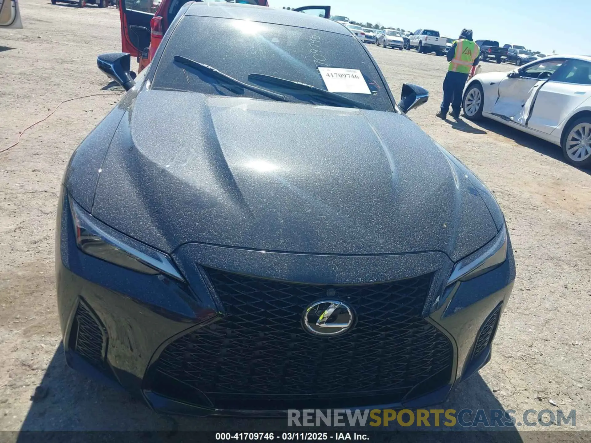 13 fotografías del automóvil dañado JTHAP1D25P5003215 LEXUS IS 500 2023