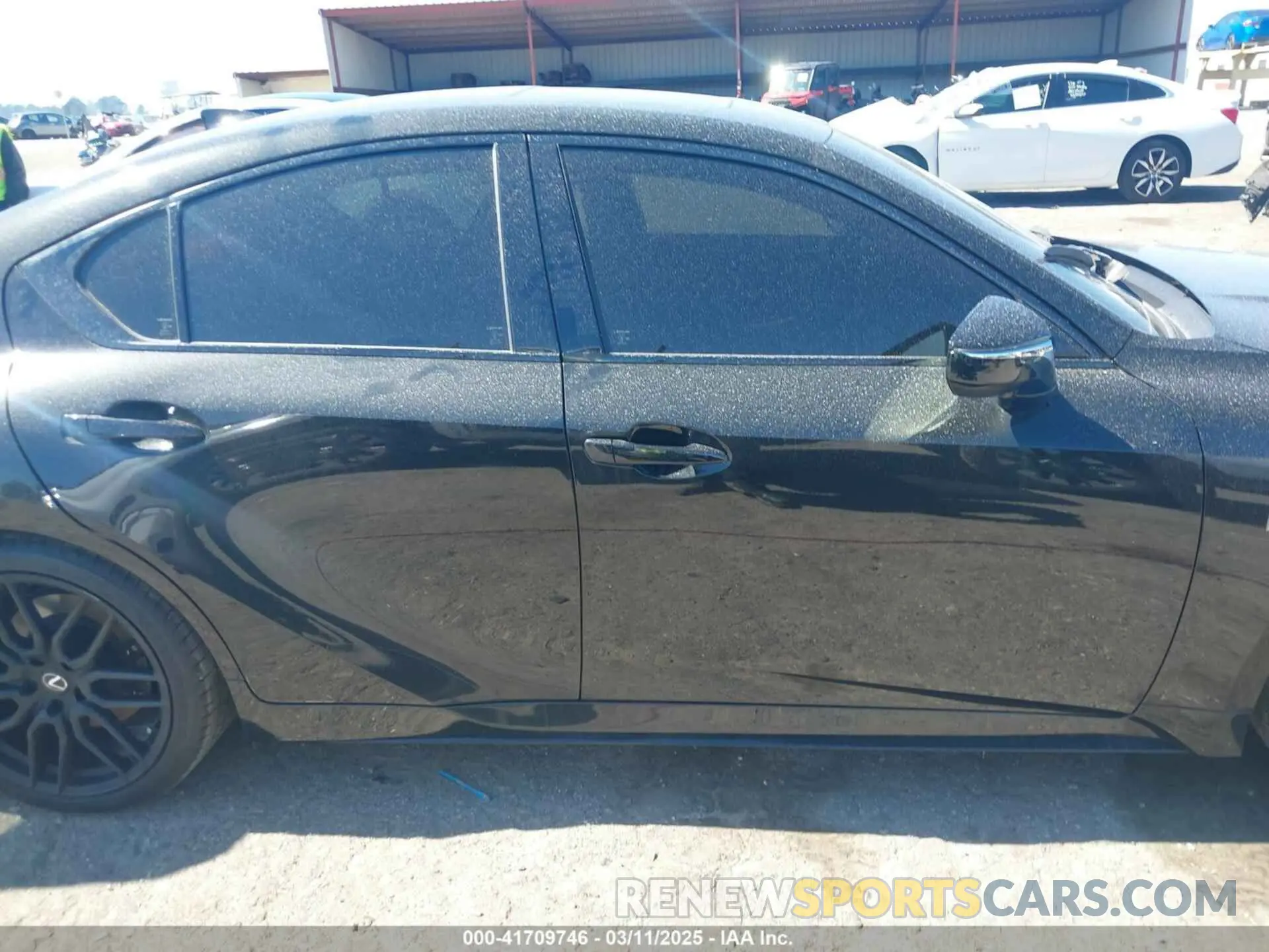 14 fotografías del automóvil dañado JTHAP1D25P5003215 LEXUS IS 500 2023