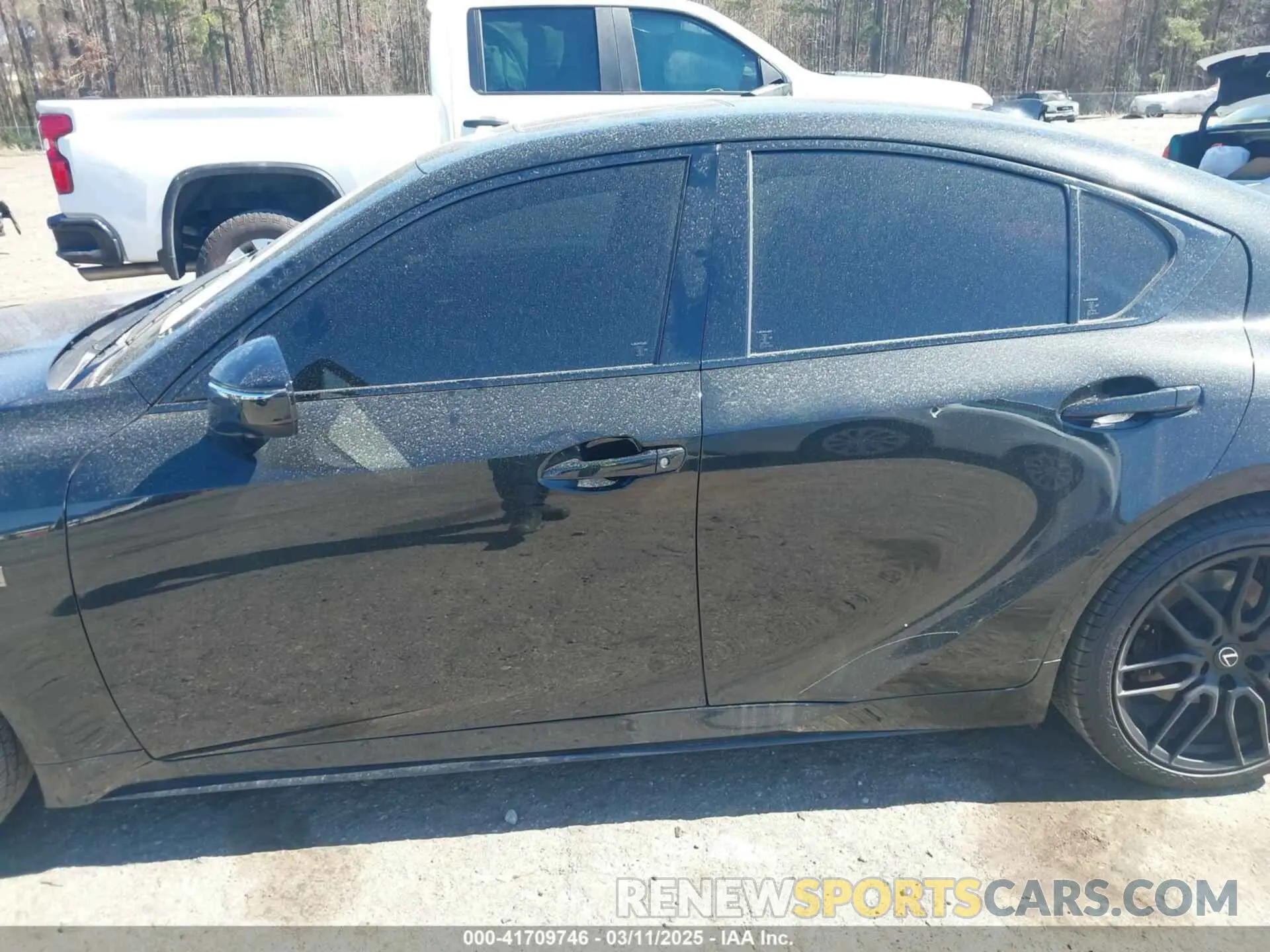 15 fotografías del automóvil dañado JTHAP1D25P5003215 LEXUS IS 500 2023