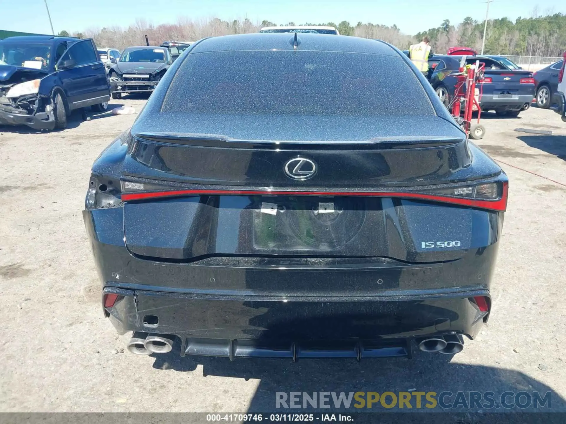 17 fotografías del automóvil dañado JTHAP1D25P5003215 LEXUS IS 500 2023