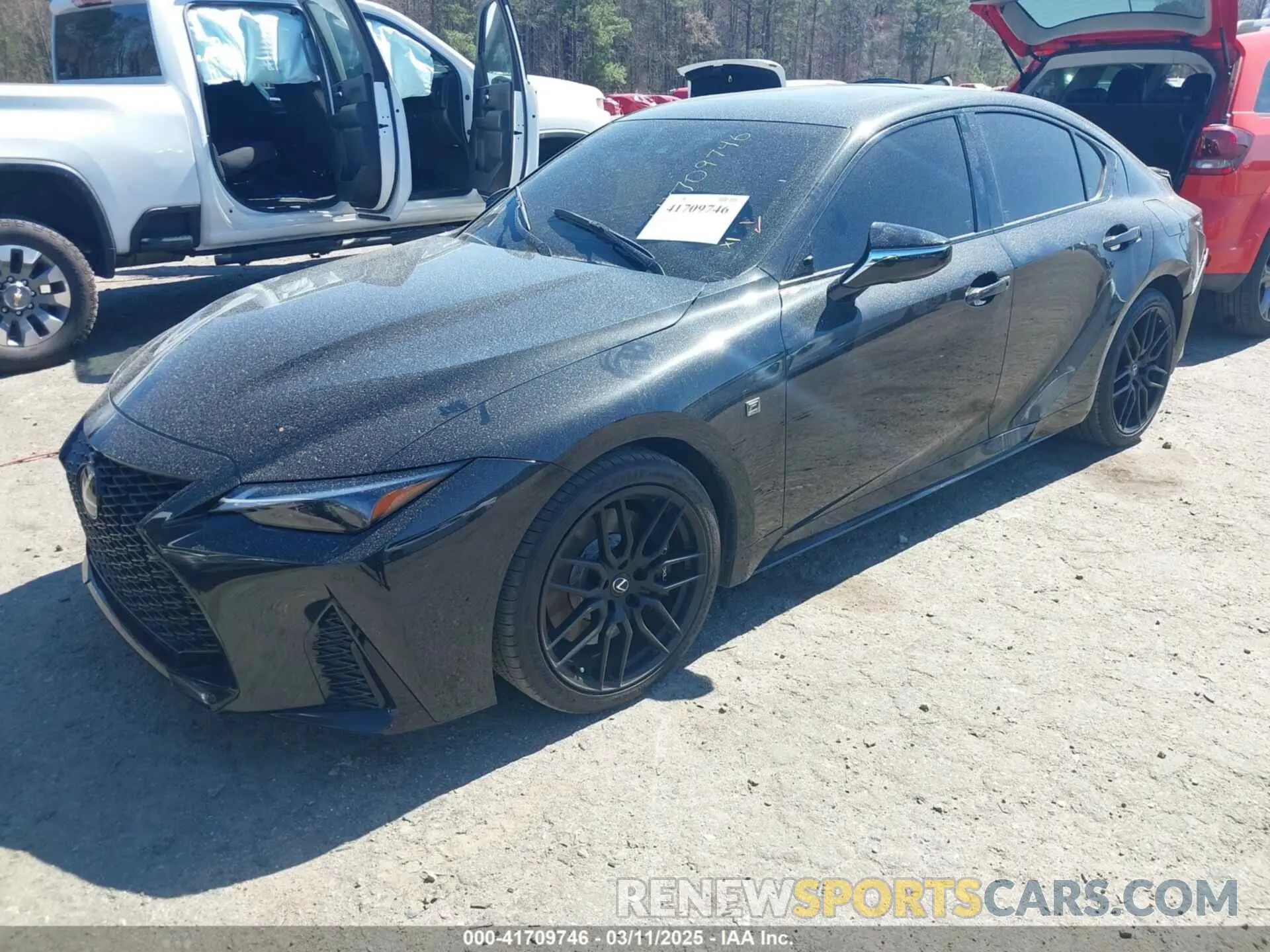 2 fotografías del automóvil dañado JTHAP1D25P5003215 LEXUS IS 500 2023