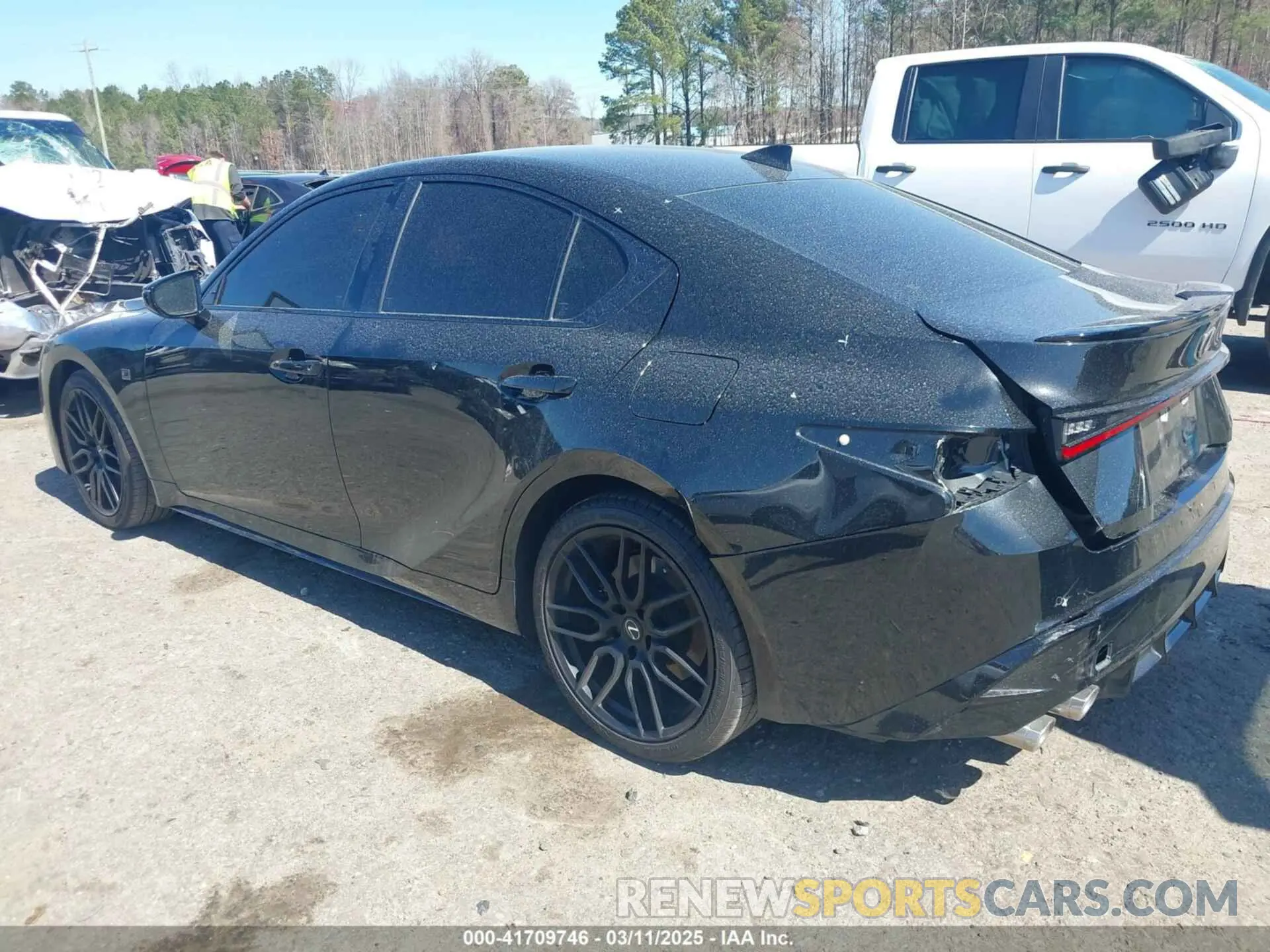 3 fotografías del automóvil dañado JTHAP1D25P5003215 LEXUS IS 500 2023