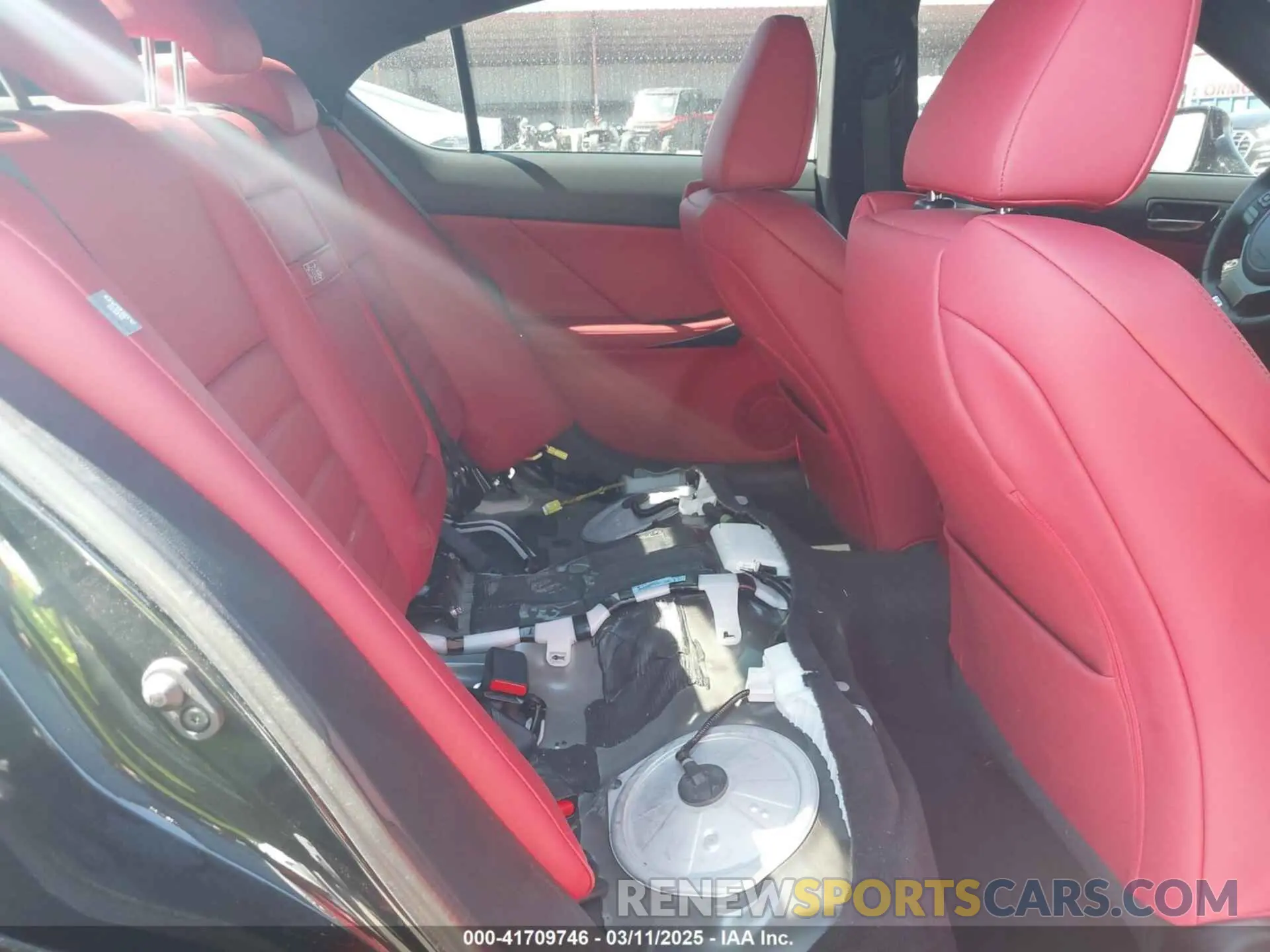 8 fotografías del automóvil dañado JTHAP1D25P5003215 LEXUS IS 500 2023