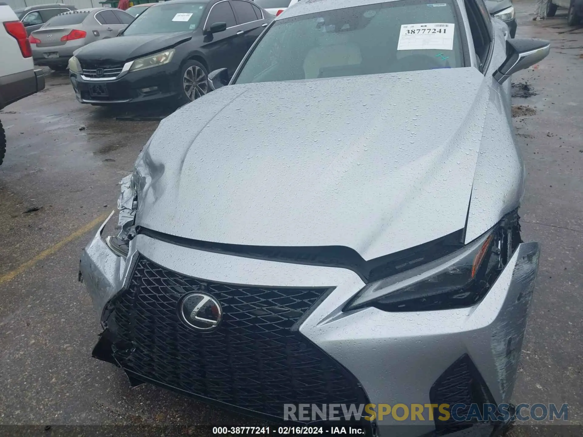 11 fotografías del automóvil dañado JTHAP1D29P5003203 LEXUS IS 500 2023