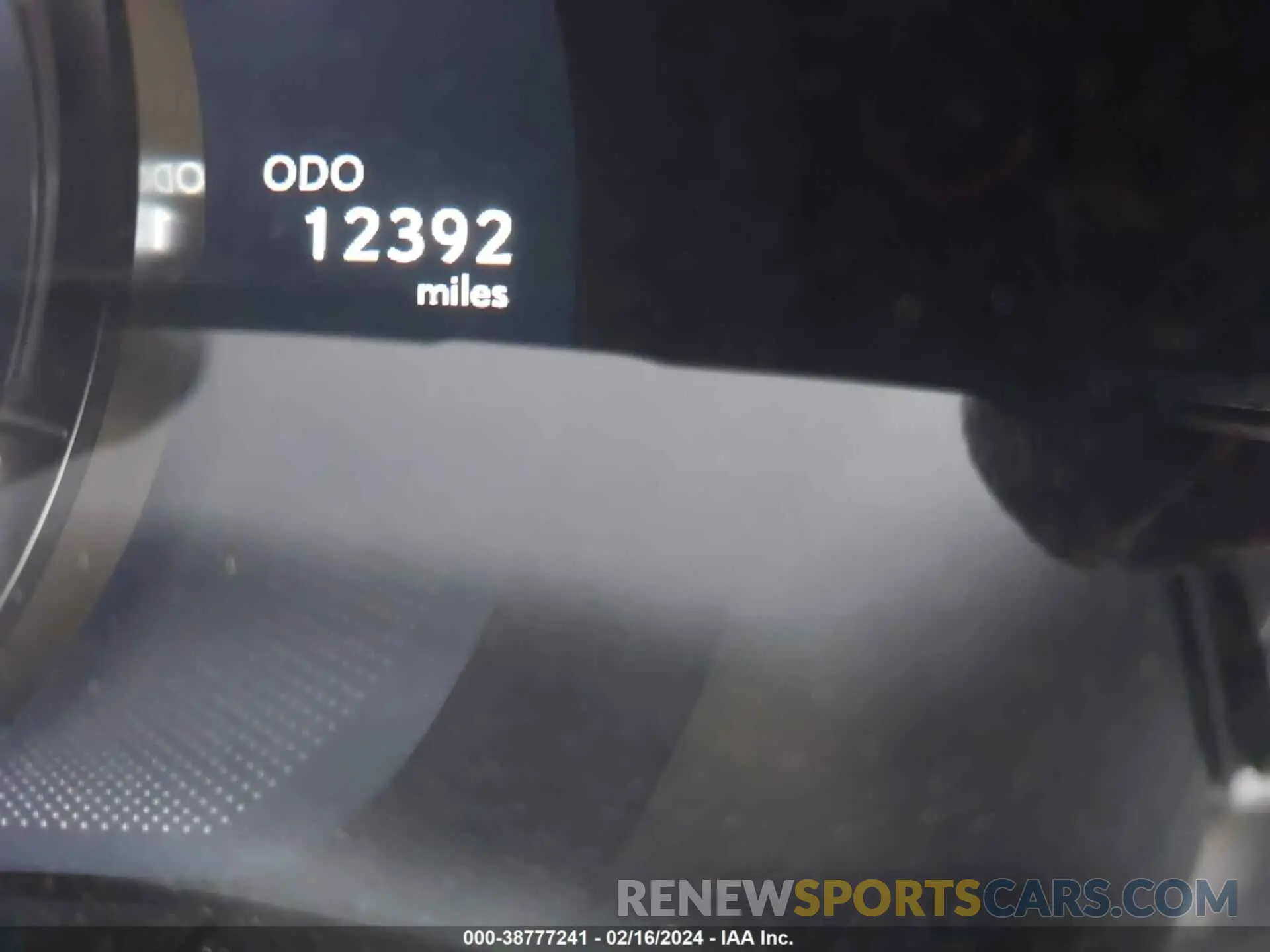 14 fotografías del automóvil dañado JTHAP1D29P5003203 LEXUS IS 500 2023