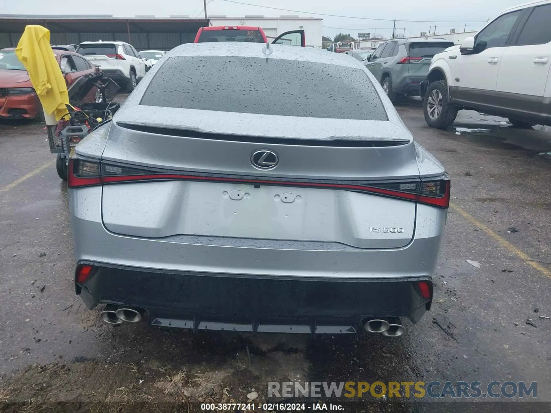 15 fotografías del automóvil dañado JTHAP1D29P5003203 LEXUS IS 500 2023