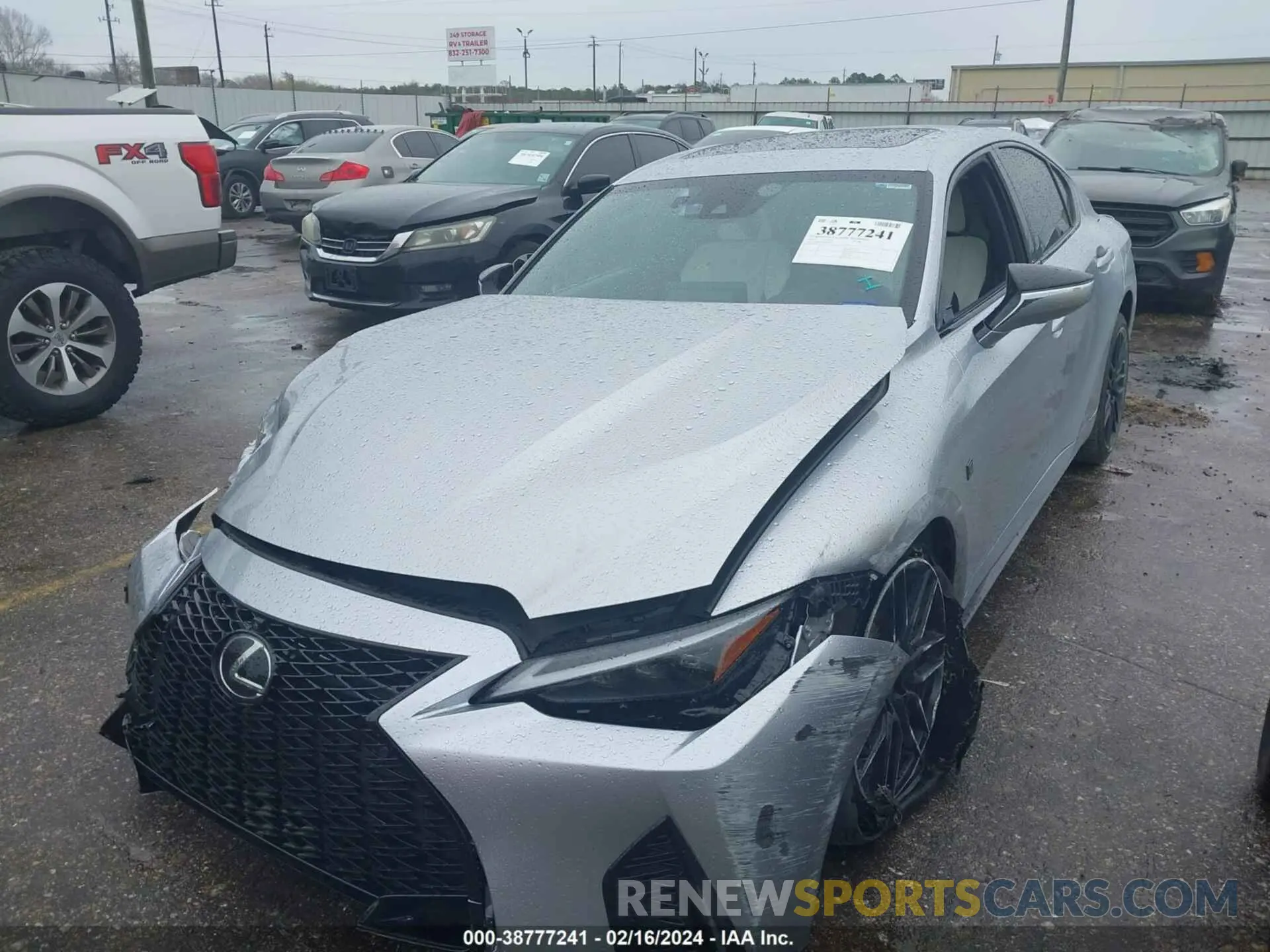 2 fotografías del automóvil dañado JTHAP1D29P5003203 LEXUS IS 500 2023