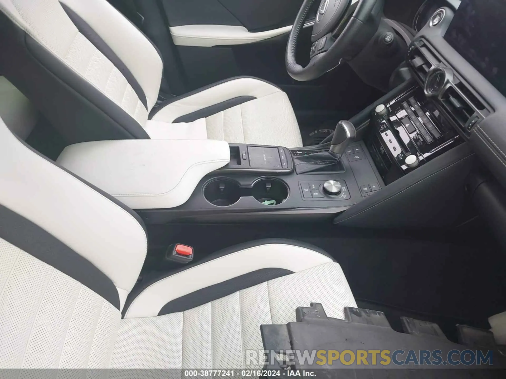 5 fotografías del automóvil dañado JTHAP1D29P5003203 LEXUS IS 500 2023