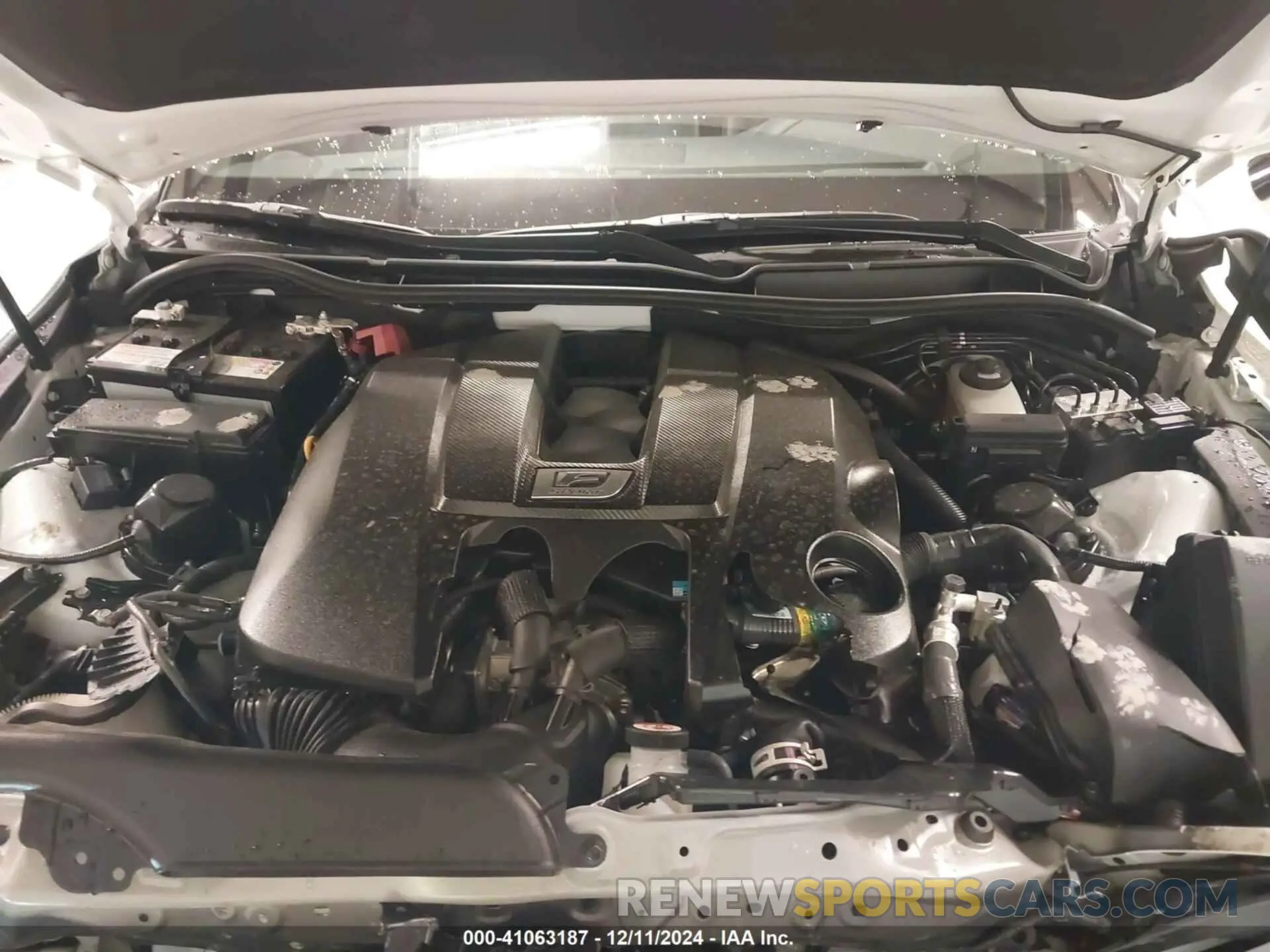 10 fotografías del automóvil dañado JTHAP1D25R5005422 LEXUS IS 500 2024