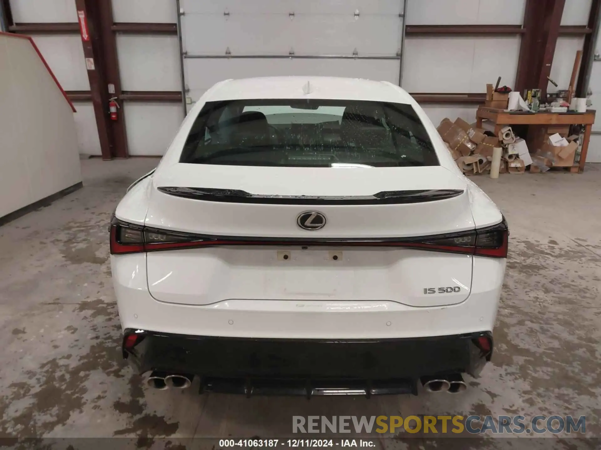 16 fotografías del automóvil dañado JTHAP1D25R5005422 LEXUS IS 500 2024