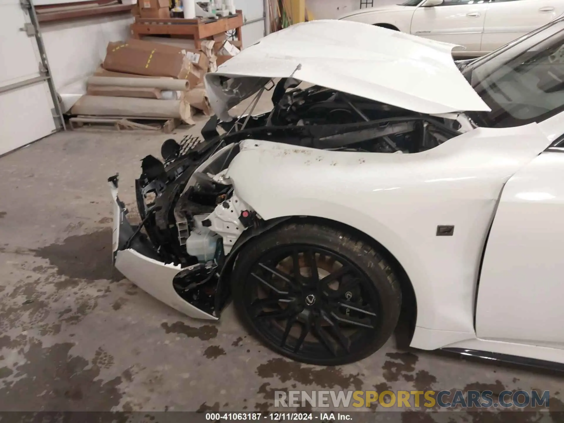 17 fotografías del automóvil dañado JTHAP1D25R5005422 LEXUS IS 500 2024