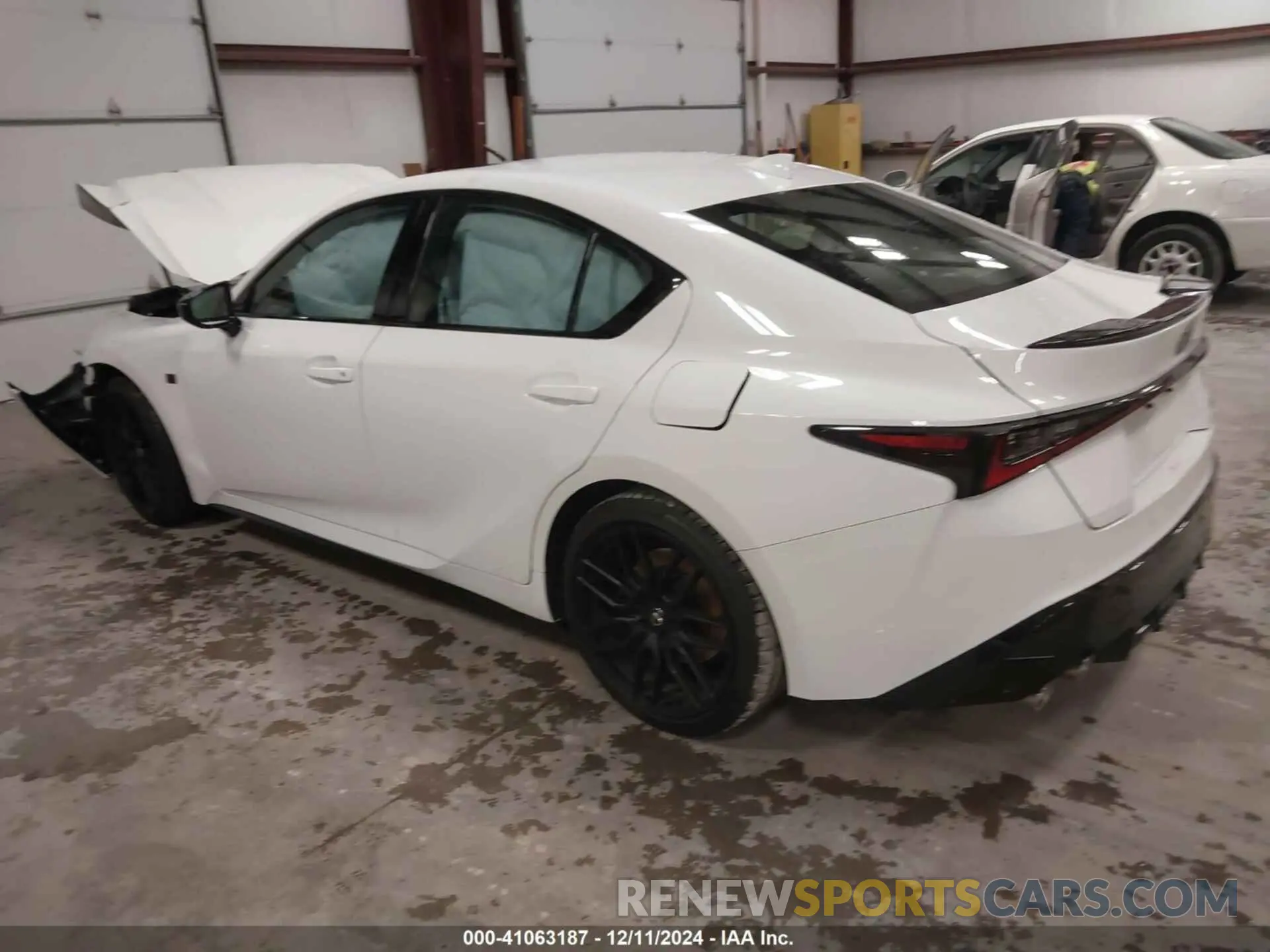 3 fotografías del automóvil dañado JTHAP1D25R5005422 LEXUS IS 500 2024