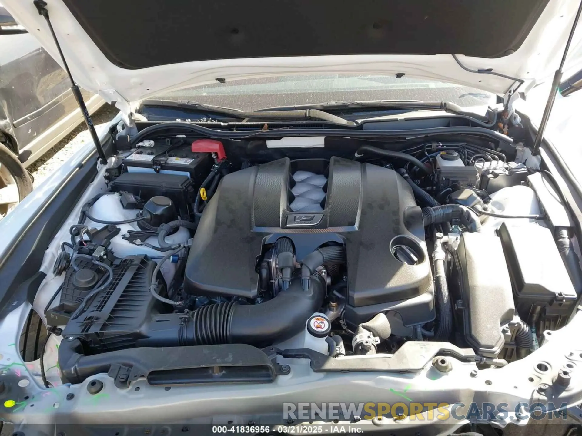 10 fotografías del automóvil dañado JTHAP1D28R5006211 LEXUS IS 500 2024