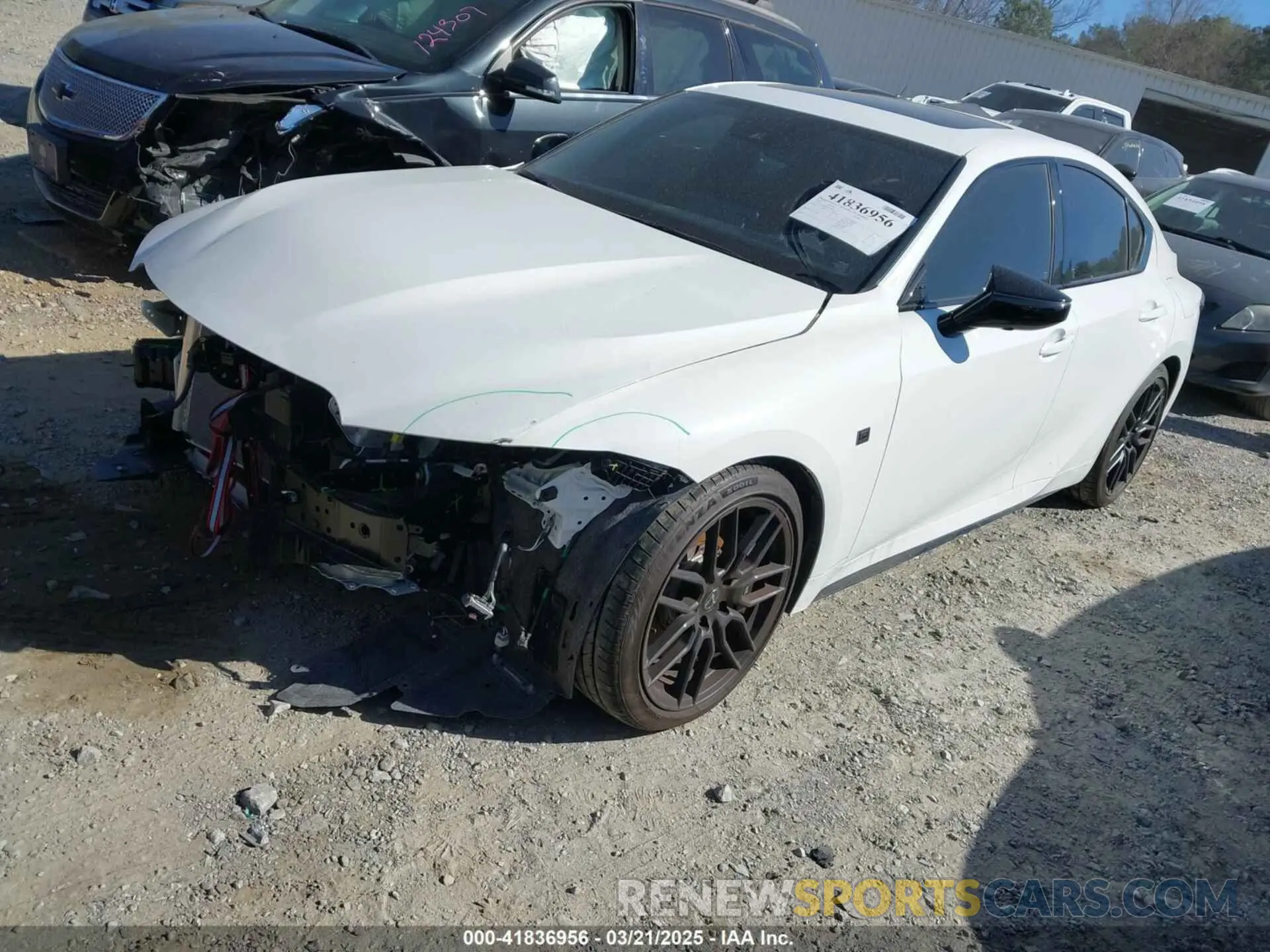 2 fotografías del automóvil dañado JTHAP1D28R5006211 LEXUS IS 500 2024