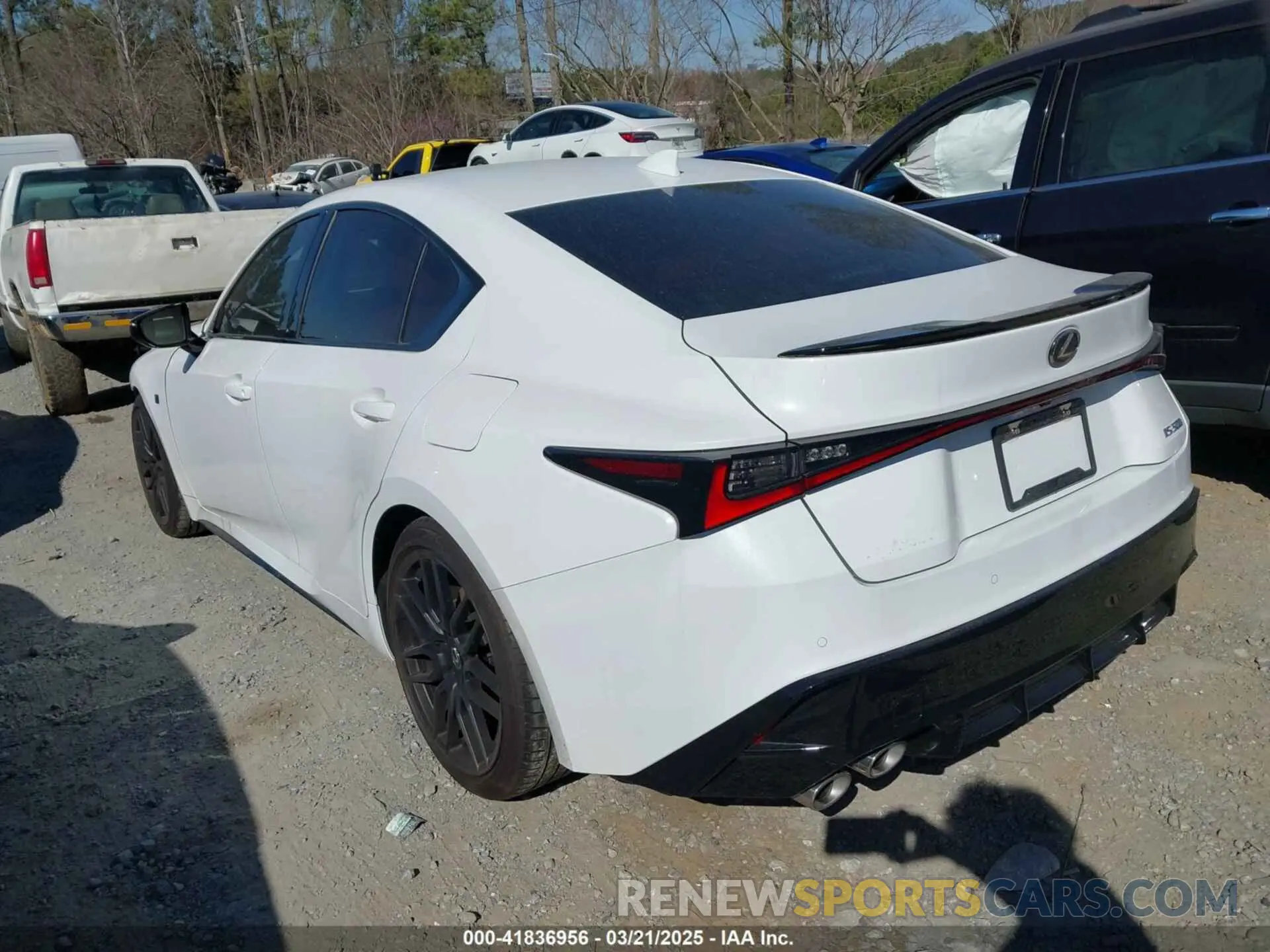 3 fotografías del automóvil dañado JTHAP1D28R5006211 LEXUS IS 500 2024