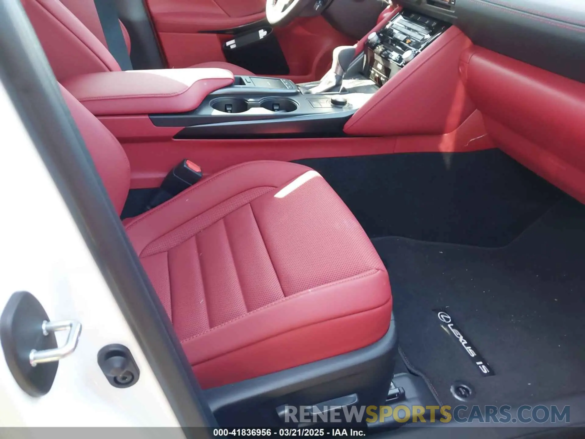 5 fotografías del automóvil dañado JTHAP1D28R5006211 LEXUS IS 500 2024