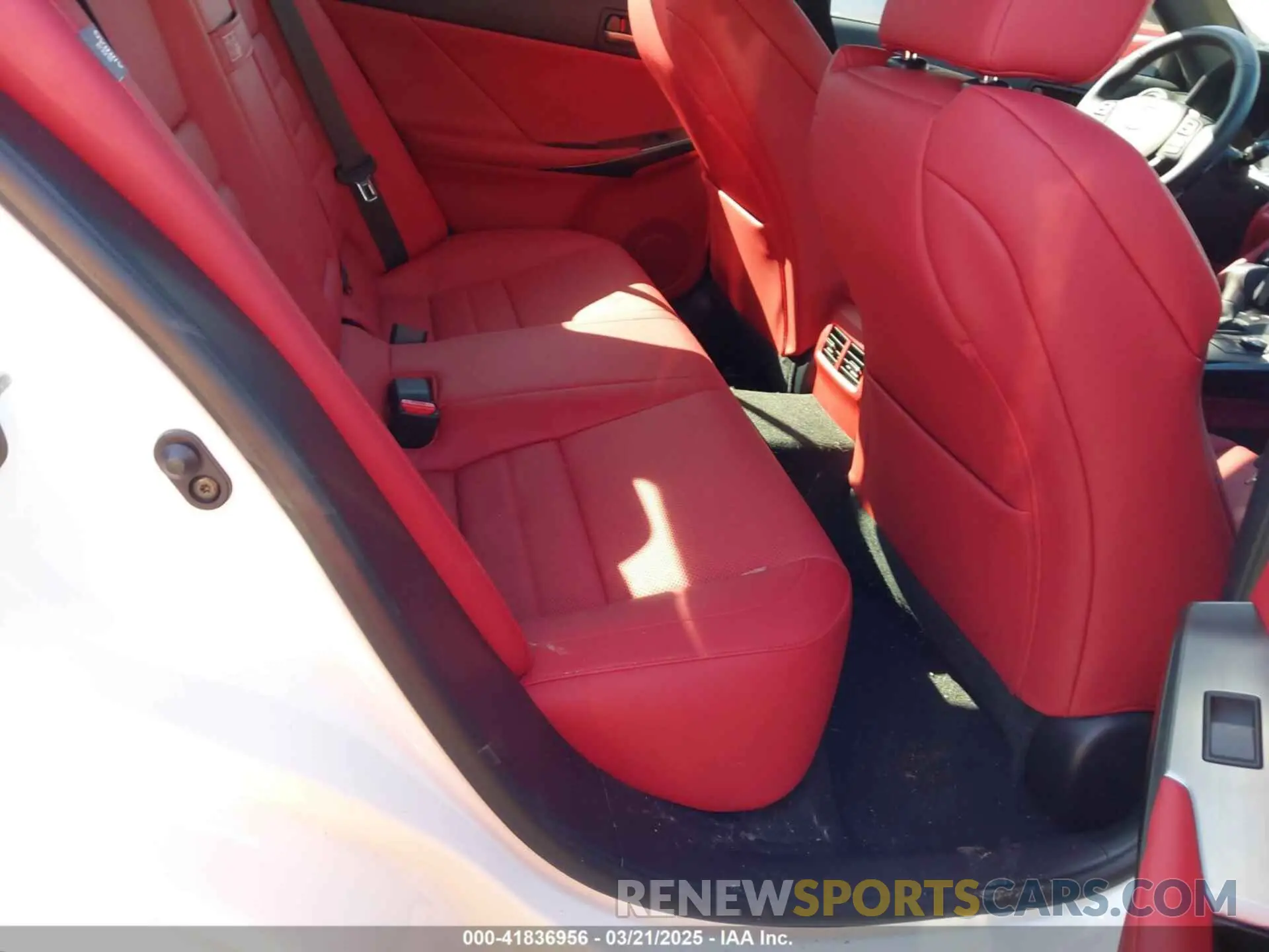 8 fotografías del automóvil dañado JTHAP1D28R5006211 LEXUS IS 500 2024