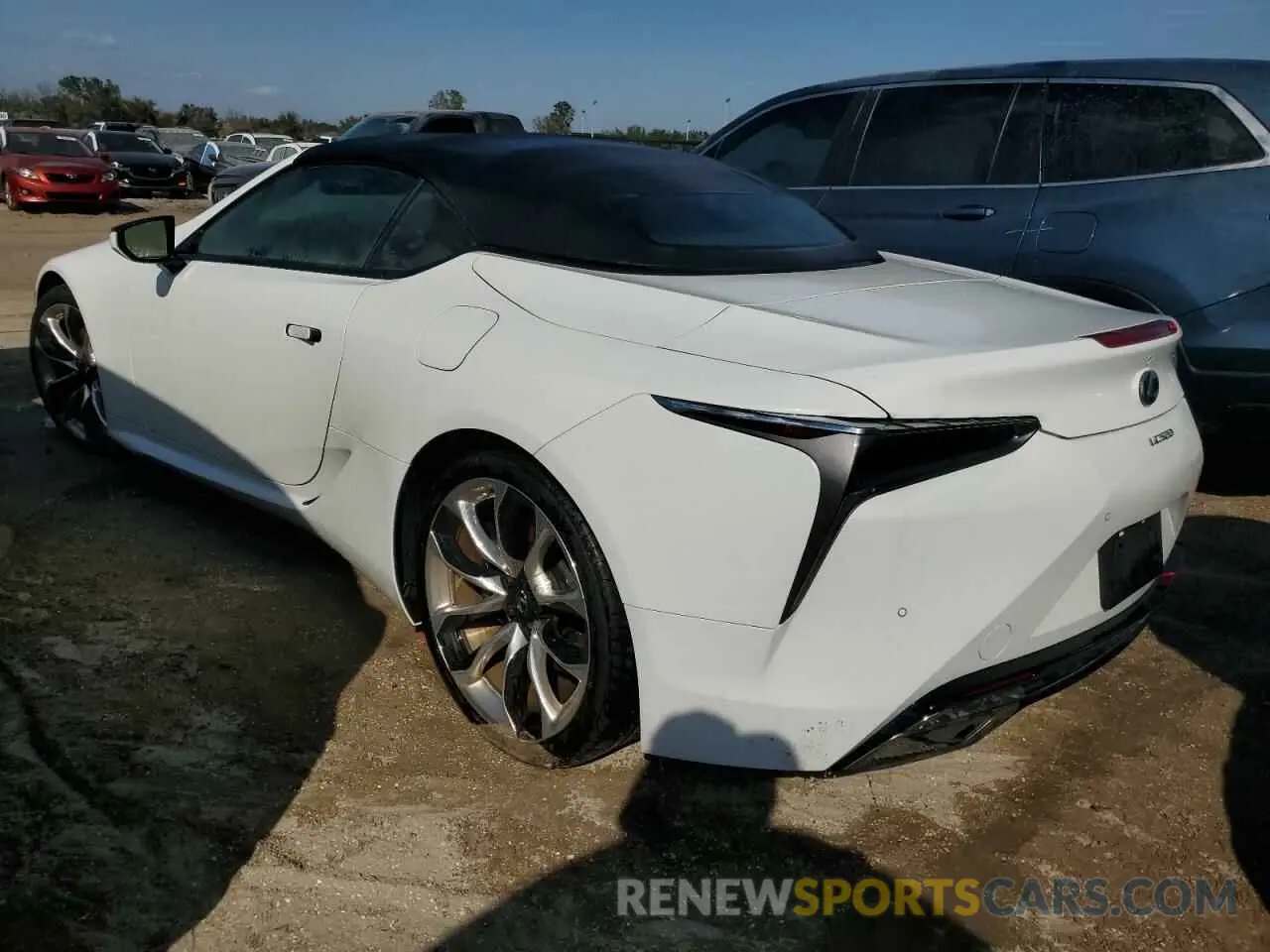 2 fotografías del automóvil dañado JTHMPAAY4PA106848 LEXUS LC500 2023