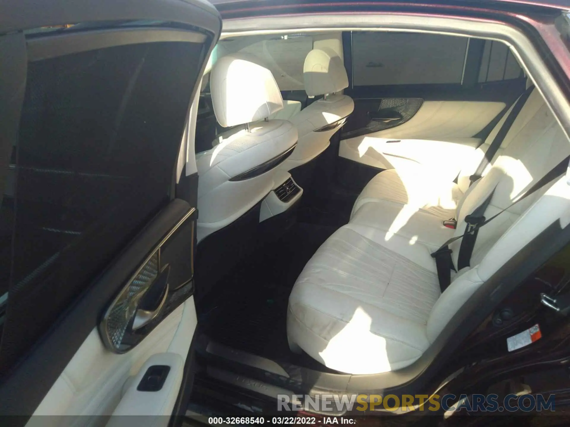 8 fotografías del automóvil dañado JTHG5LGF9L5007515 LEXUS LS 2020