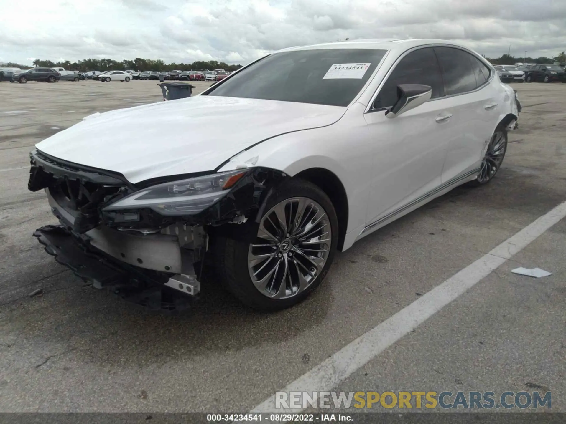 2 fotografías del automóvil dañado JTHD51FF2M5014347 LEXUS LS 2021