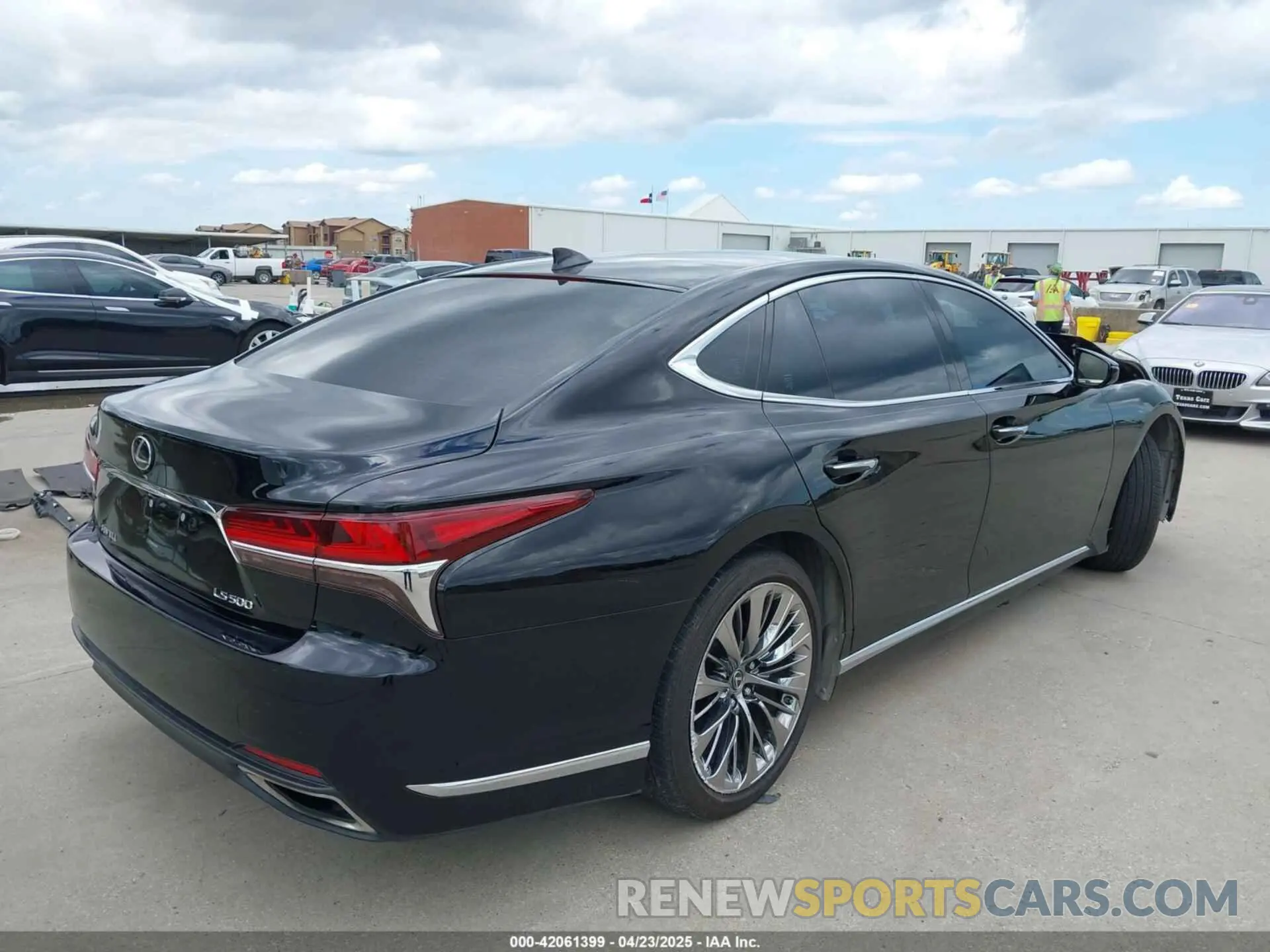 4 fotografías del automóvil dañado JTHD51FF1L5011017 LEXUS LS 500 2020