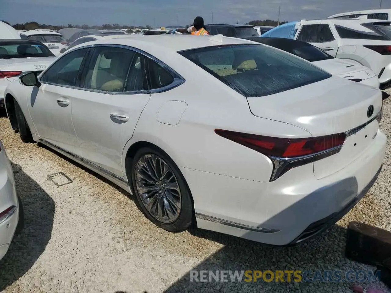 2 fotografías del automóvil dañado JTHB51FF8K5009061 LEXUS LS500 2019