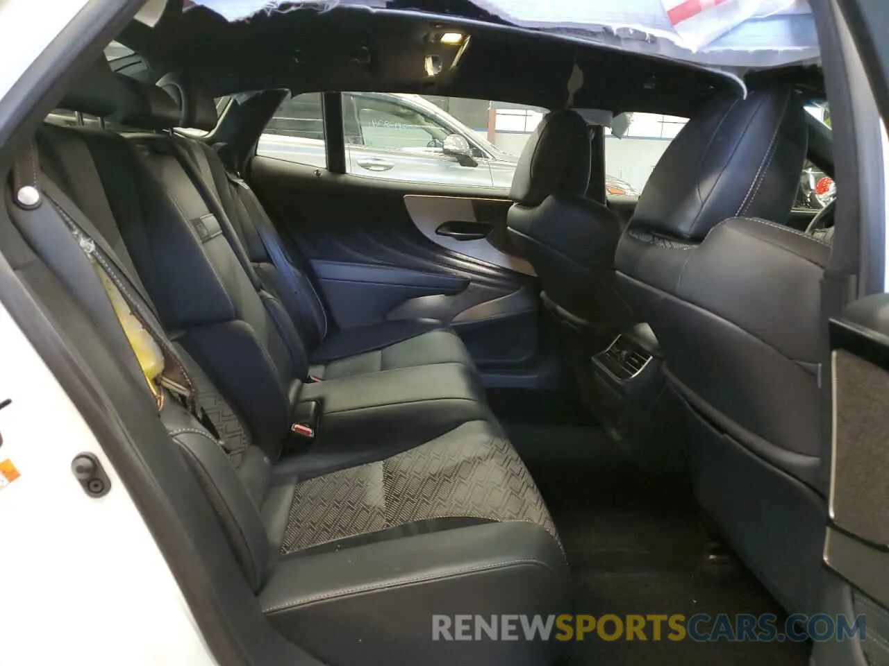 10 fotografías del automóvil dañado JTHC51FF0K5006952 LEXUS LS500 2019