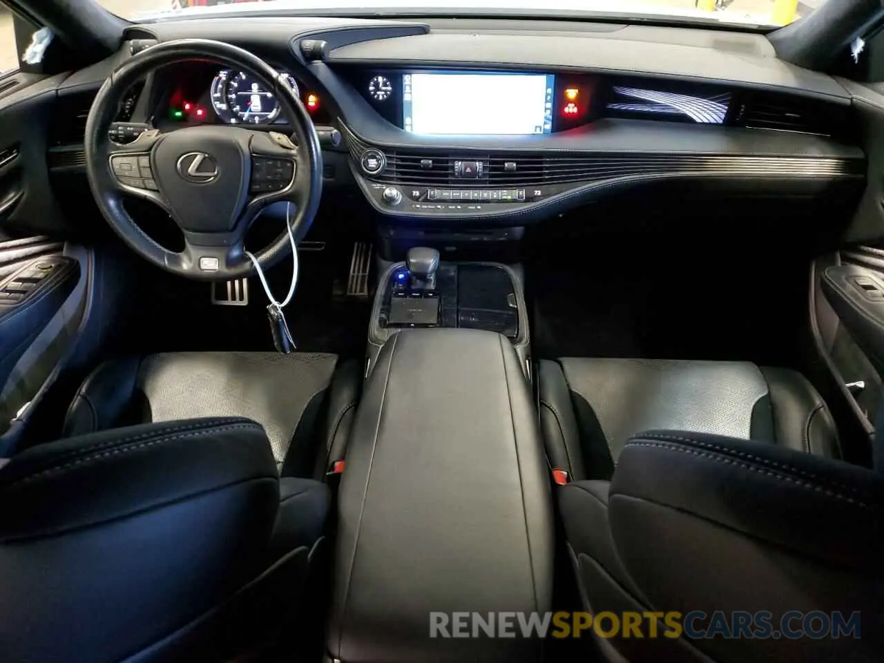 8 fotografías del automóvil dañado JTHC51FF0K5006952 LEXUS LS500 2019