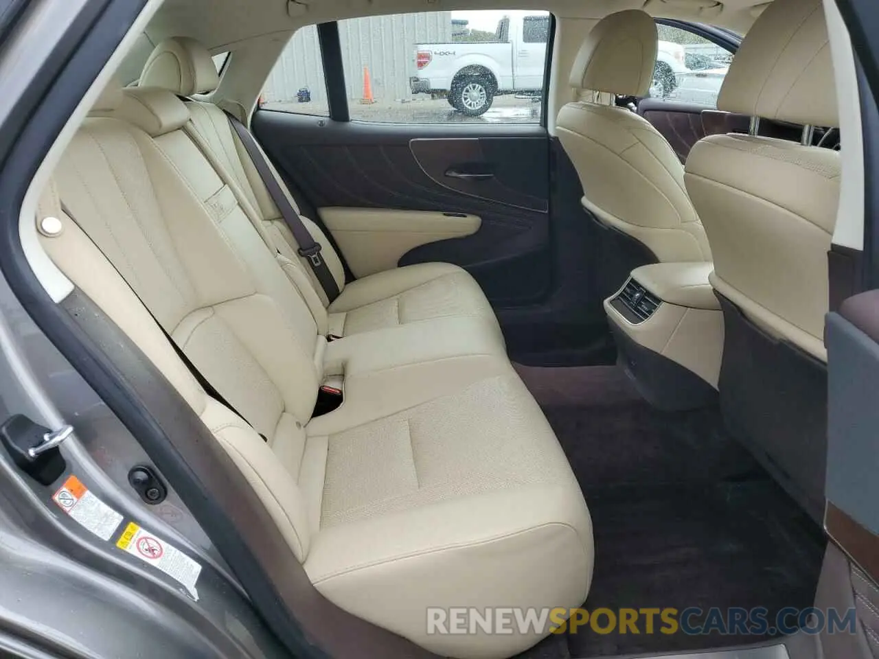 10 fotografías del automóvil dañado JTHC51FF2K5005429 LEXUS LS500 2019