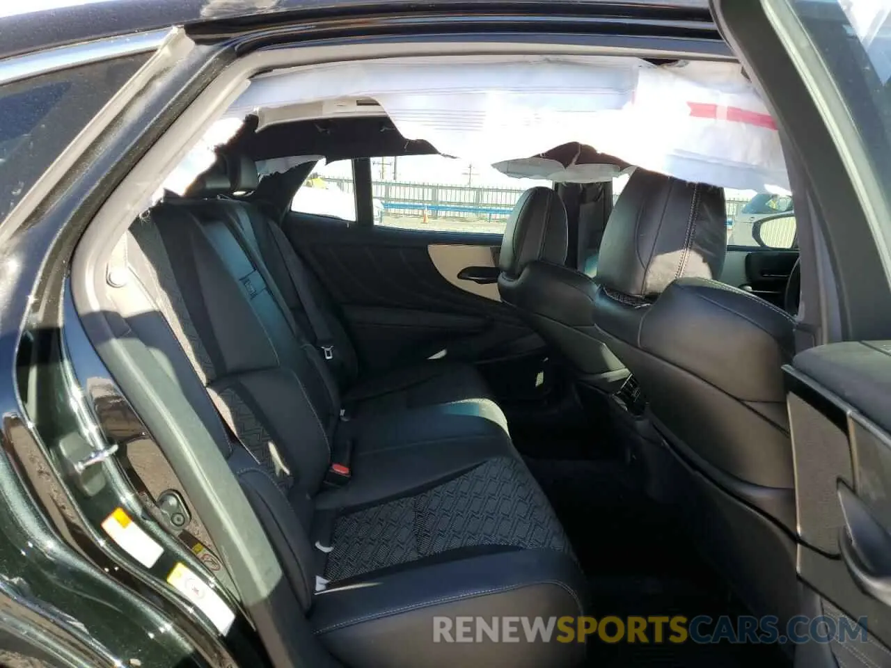 11 fotografías del automóvil dañado JTHC51FF2K5005916 LEXUS LS500 2019