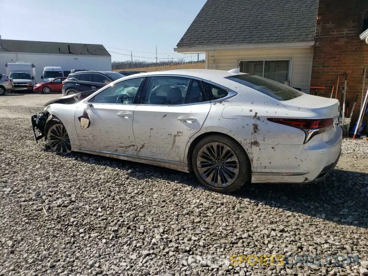 2 fotografías del automóvil dañado JTHC51FF6K5005529 LEXUS LS500 2019