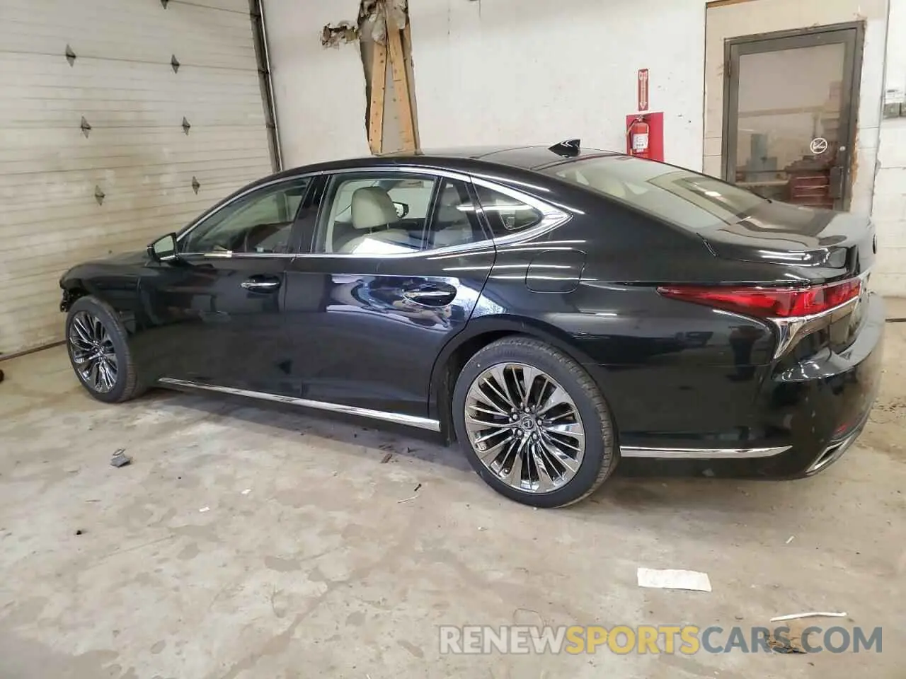 2 fotografías del automóvil dañado JTHC51FF6K5006583 LEXUS LS500 2019