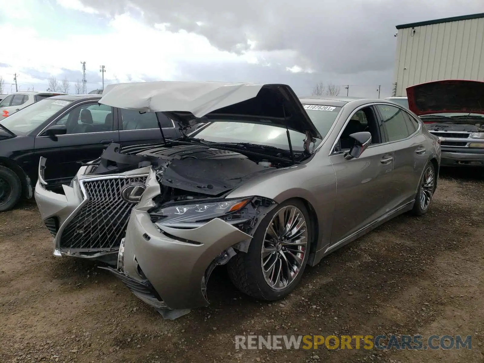2 fotografías del automóvil dañado JTHC5LFF0K5006249 LEXUS LS500 2019