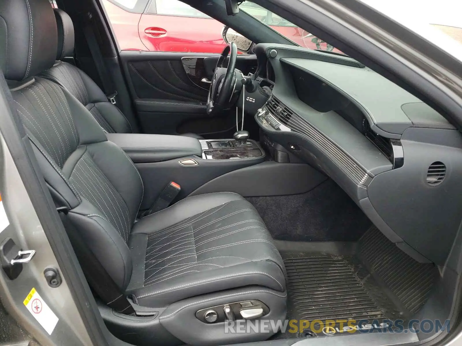 5 fotografías del automóvil dañado JTHC5LFF0K5006249 LEXUS LS500 2019