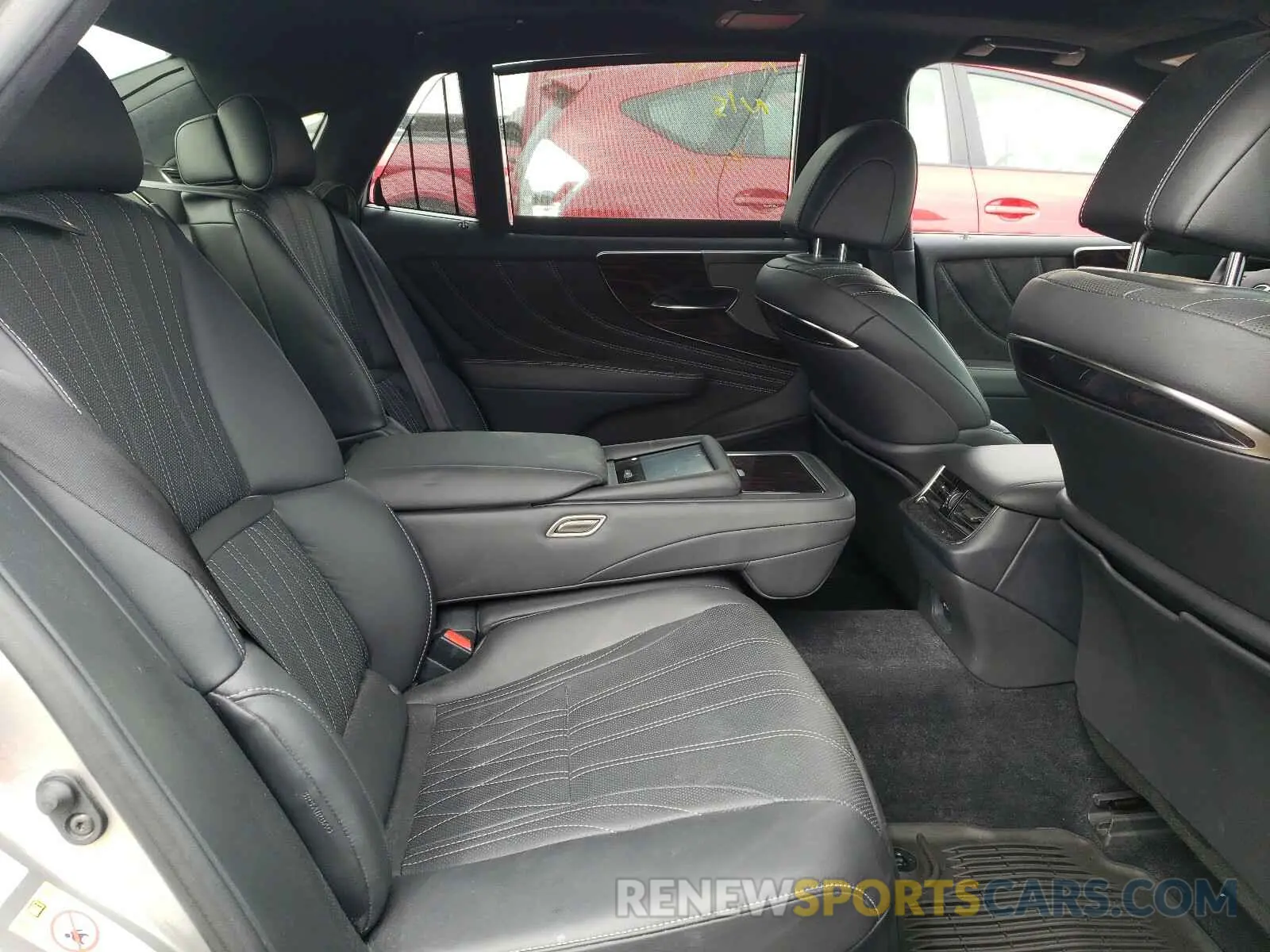 6 fotografías del automóvil dañado JTHC5LFF0K5006249 LEXUS LS500 2019