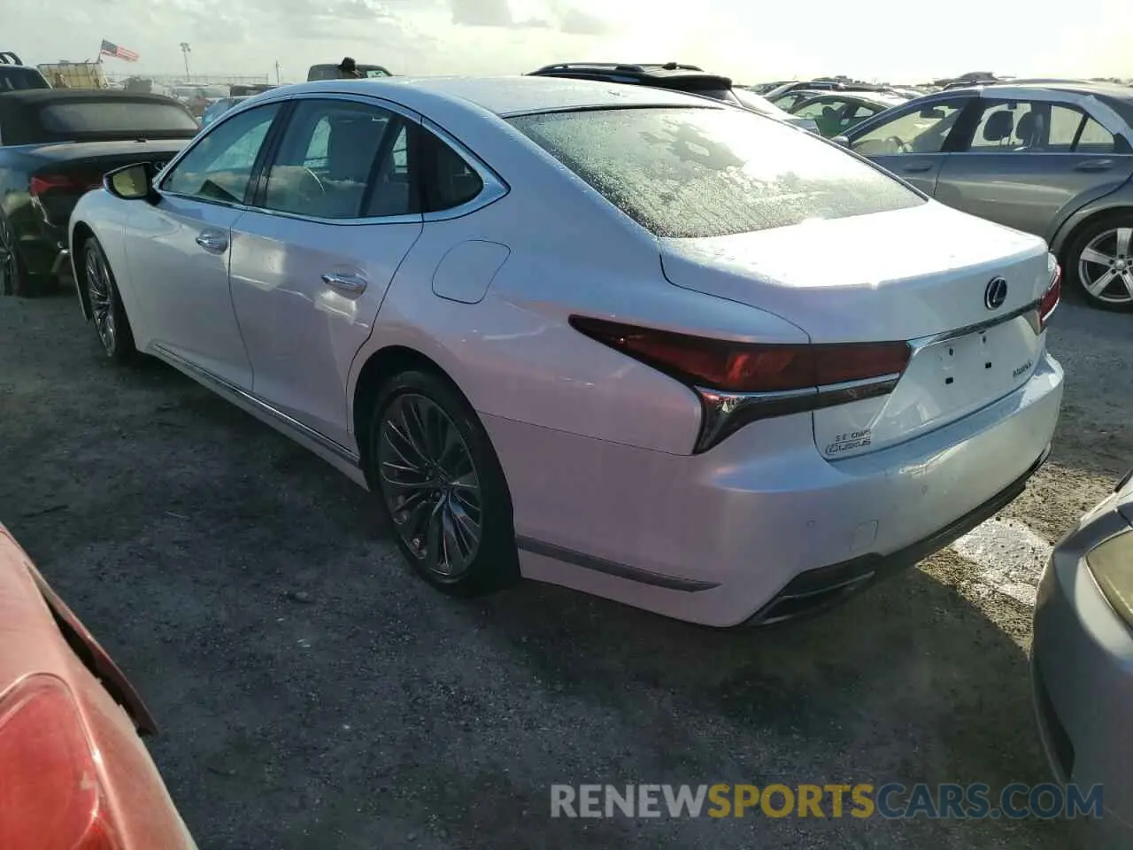 2 fotografías del automóvil dañado JTHD51FF4L5012839 LEXUS LS500 2020
