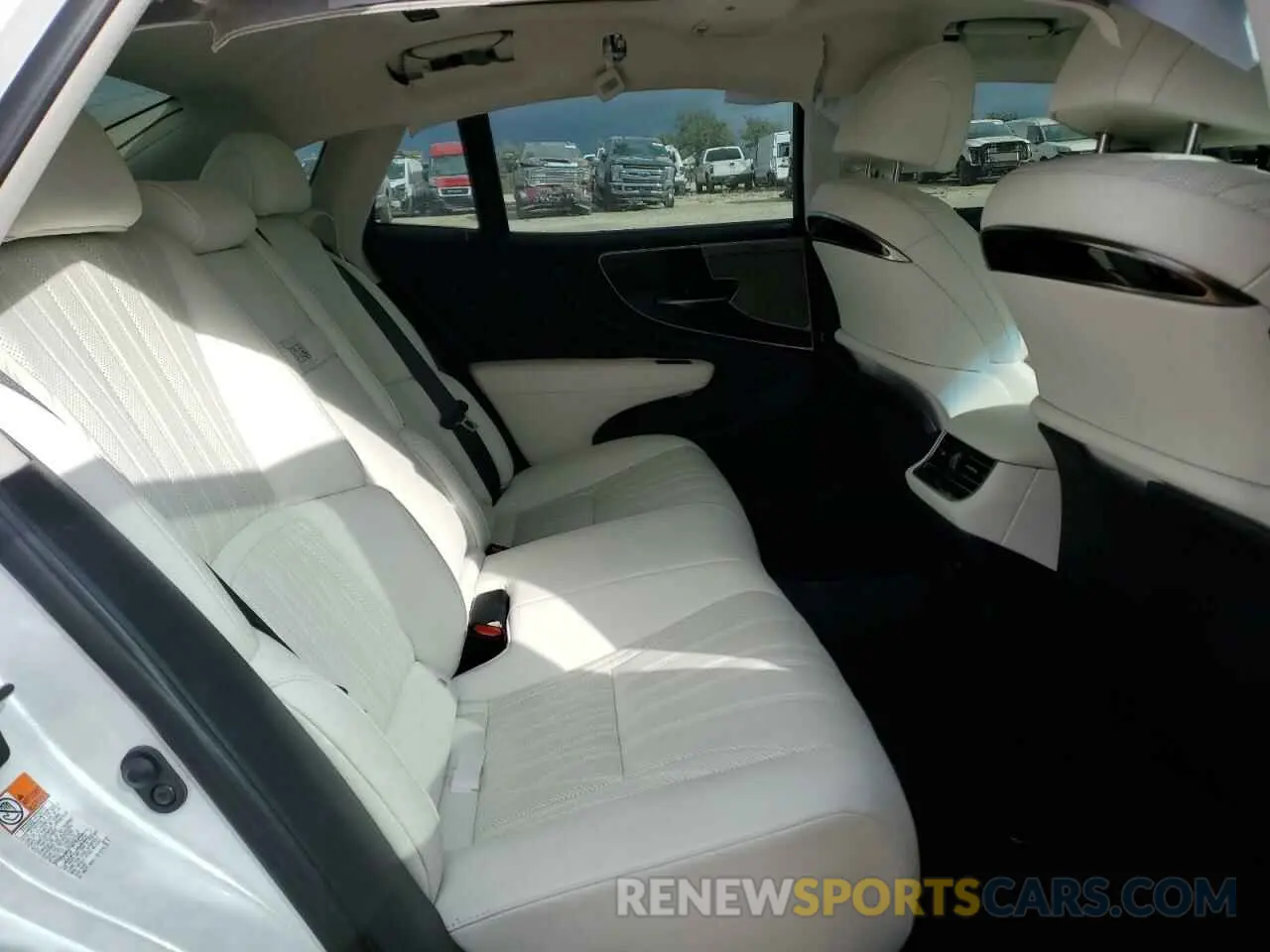 10 fotografías del automóvil dañado JTHD51FF3P5018878 LEXUS LS500 2023