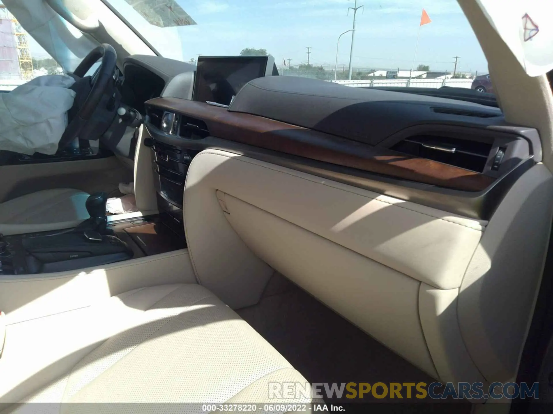 5 fotografías del automóvil dañado JTJFY7AXXM4348200 LEXUS LX 2021
