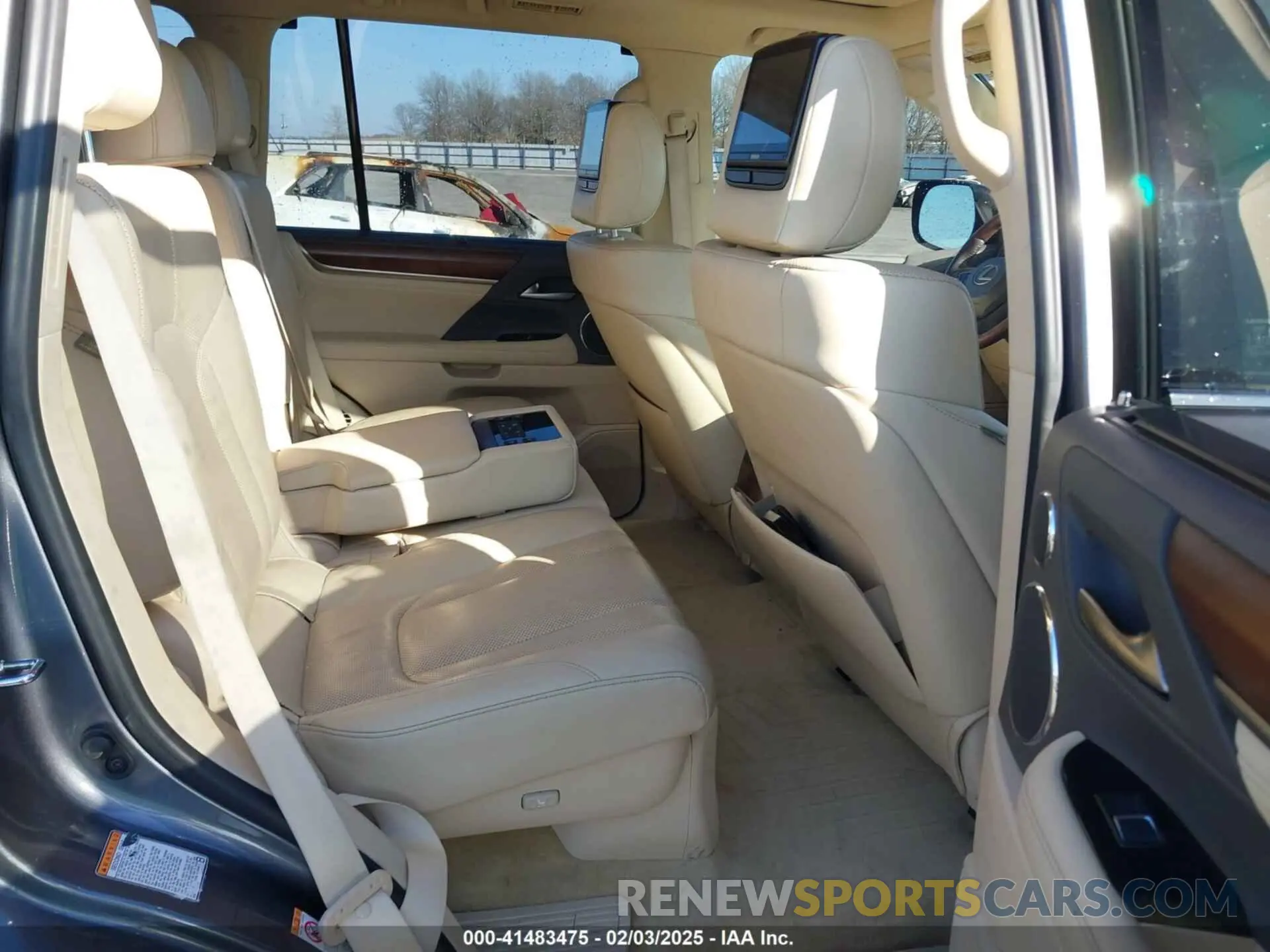 8 fotografías del automóvil dañado JTJHY7AX2K4285065 LEXUS LX 570 2019