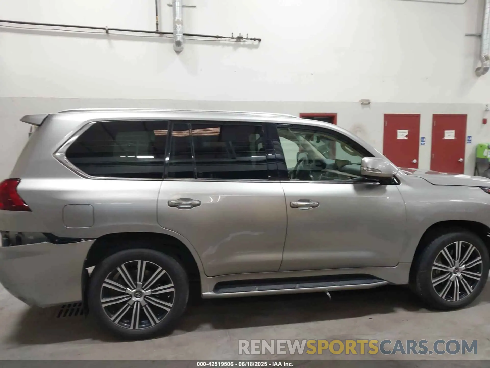 13 fotografías del automóvil dañado JTJFY7AX6L4317668 LEXUS LX 570 2020