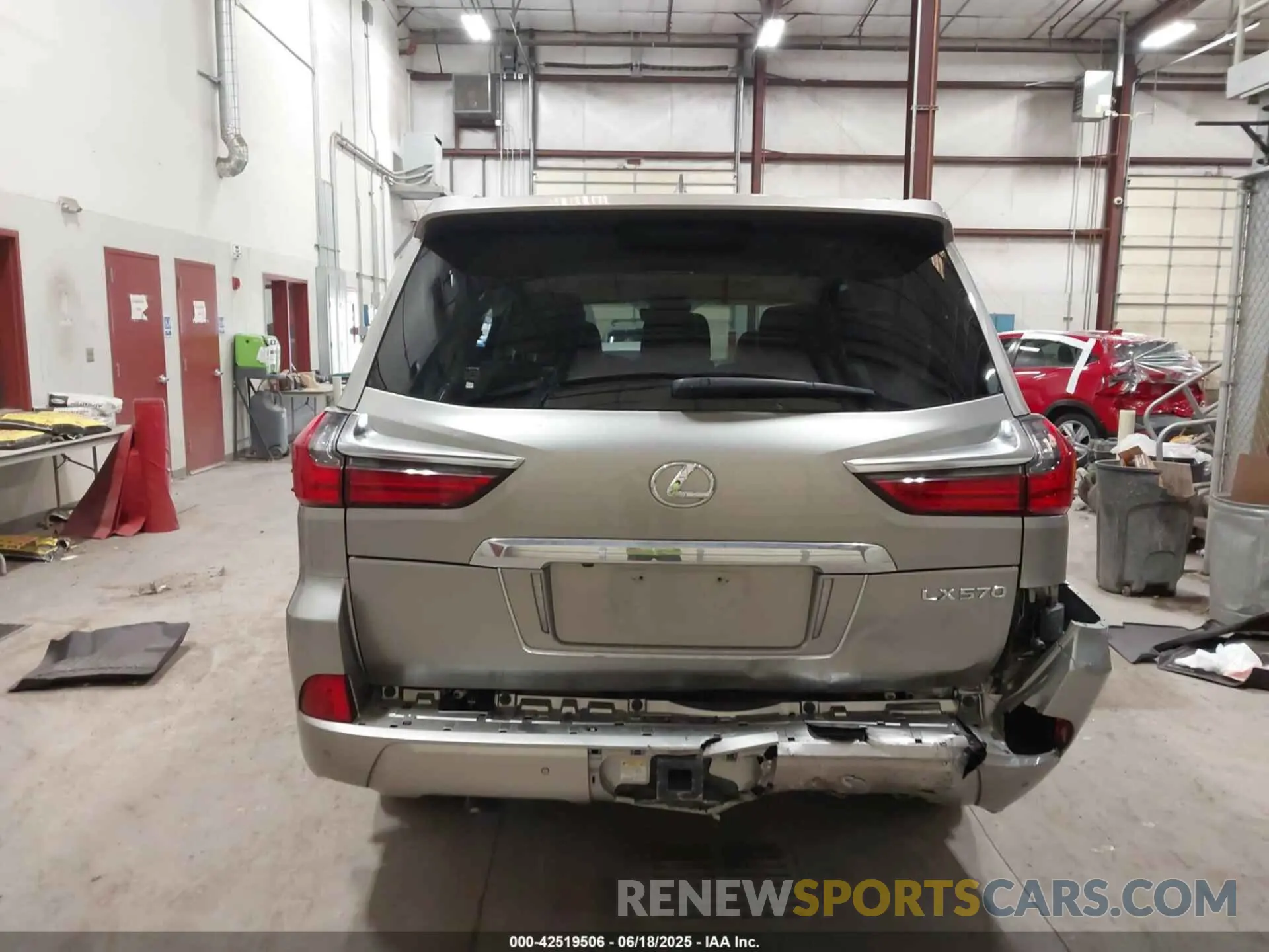 16 fotografías del automóvil dañado JTJFY7AX6L4317668 LEXUS LX 570 2020