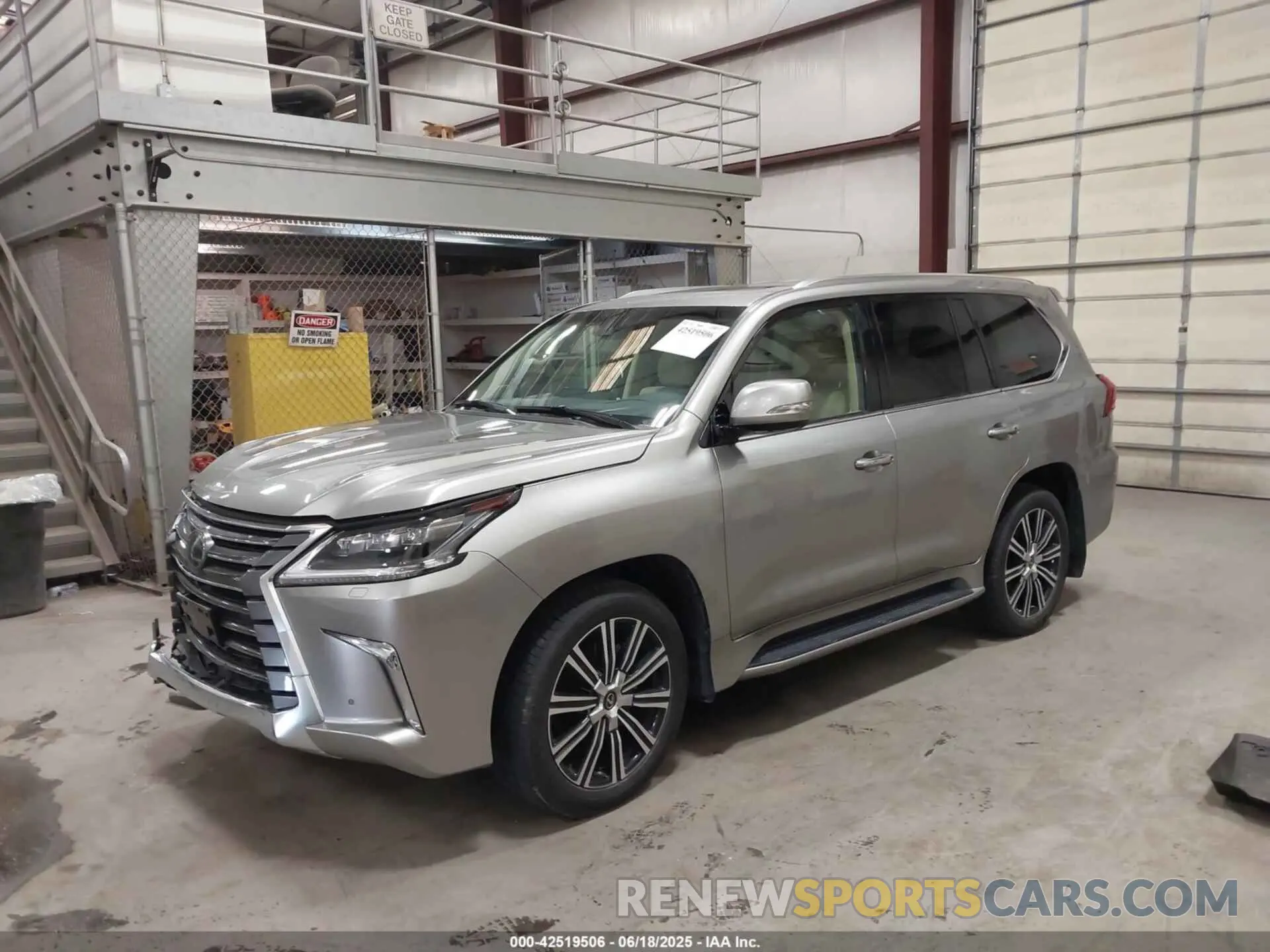 2 fotografías del automóvil dañado JTJFY7AX6L4317668 LEXUS LX 570 2020