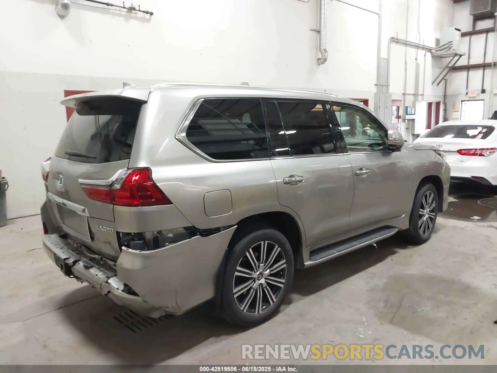 4 fotografías del automóvil dañado JTJFY7AX6L4317668 LEXUS LX 570 2020