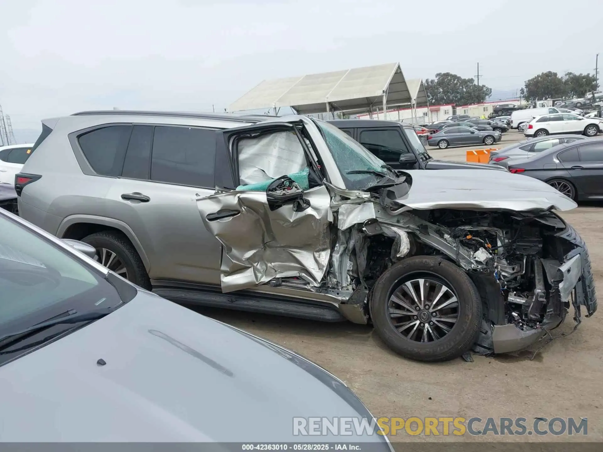 13 fotografías del automóvil dañado JTJAB7CX4N4000712 LEXUS LX 600 2022