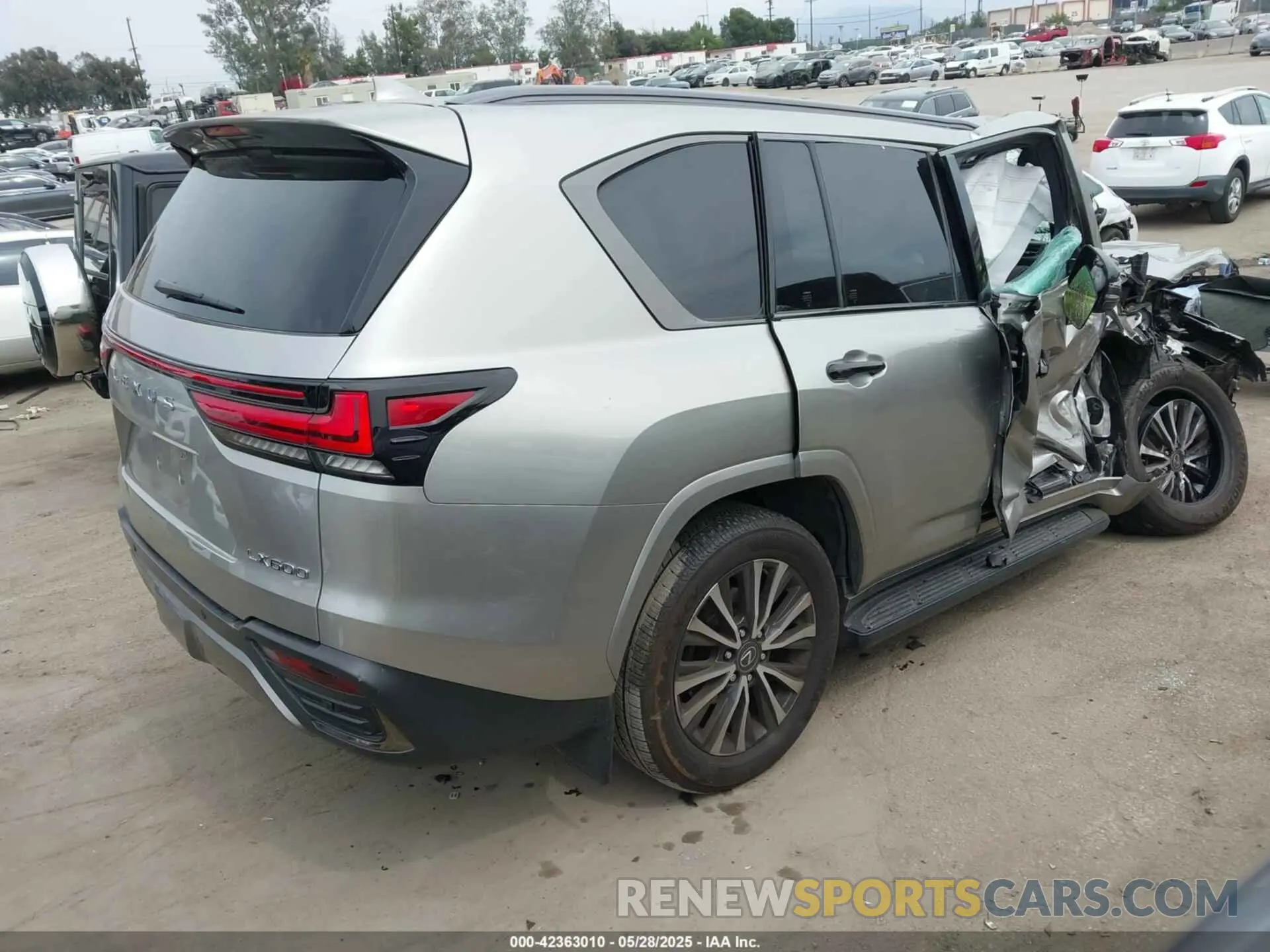 4 fotografías del automóvil dañado JTJAB7CX4N4000712 LEXUS LX 600 2022
