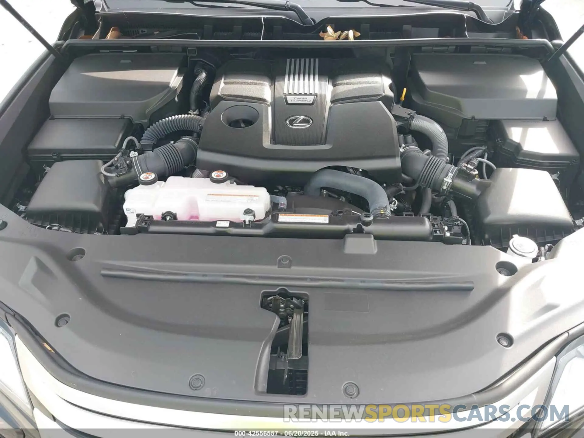 10 fotografías del automóvil dañado JTJGB7CX2S4072854 LEXUS LX 600 2025